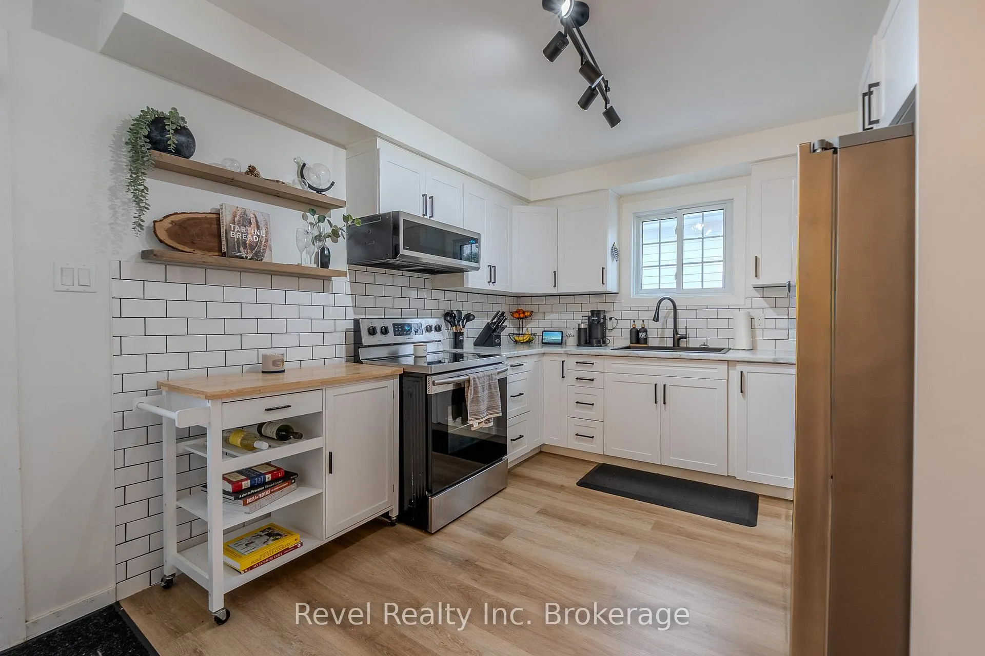 Photo 9 of 272 Giroux Street, North Bay, Widdifield — HOMEH