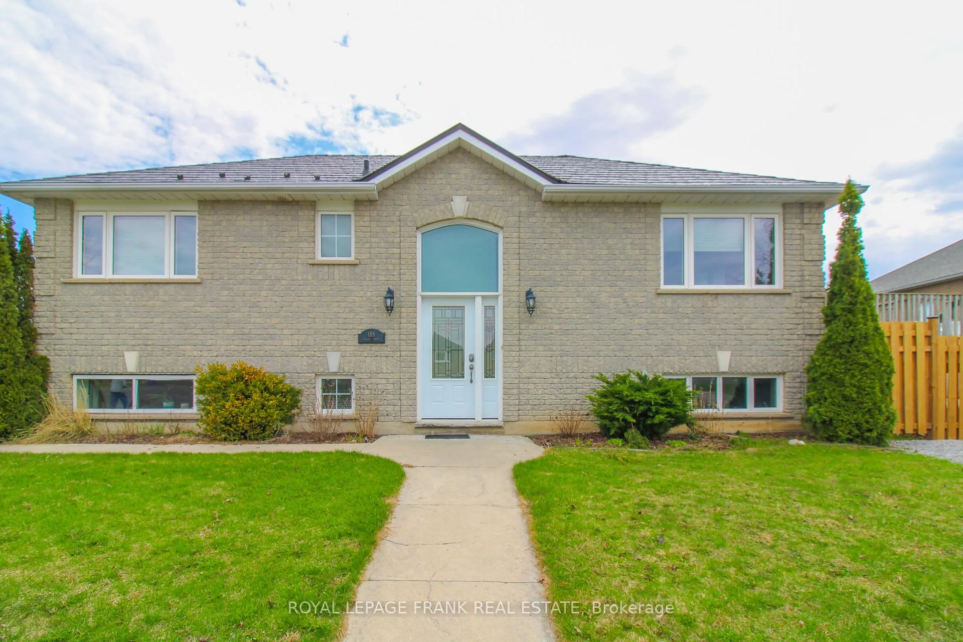 Photo 2 of 185 Milroy (Lower Unit) Drive, Peterborough, Northcrest Ward 5 — HOMEH