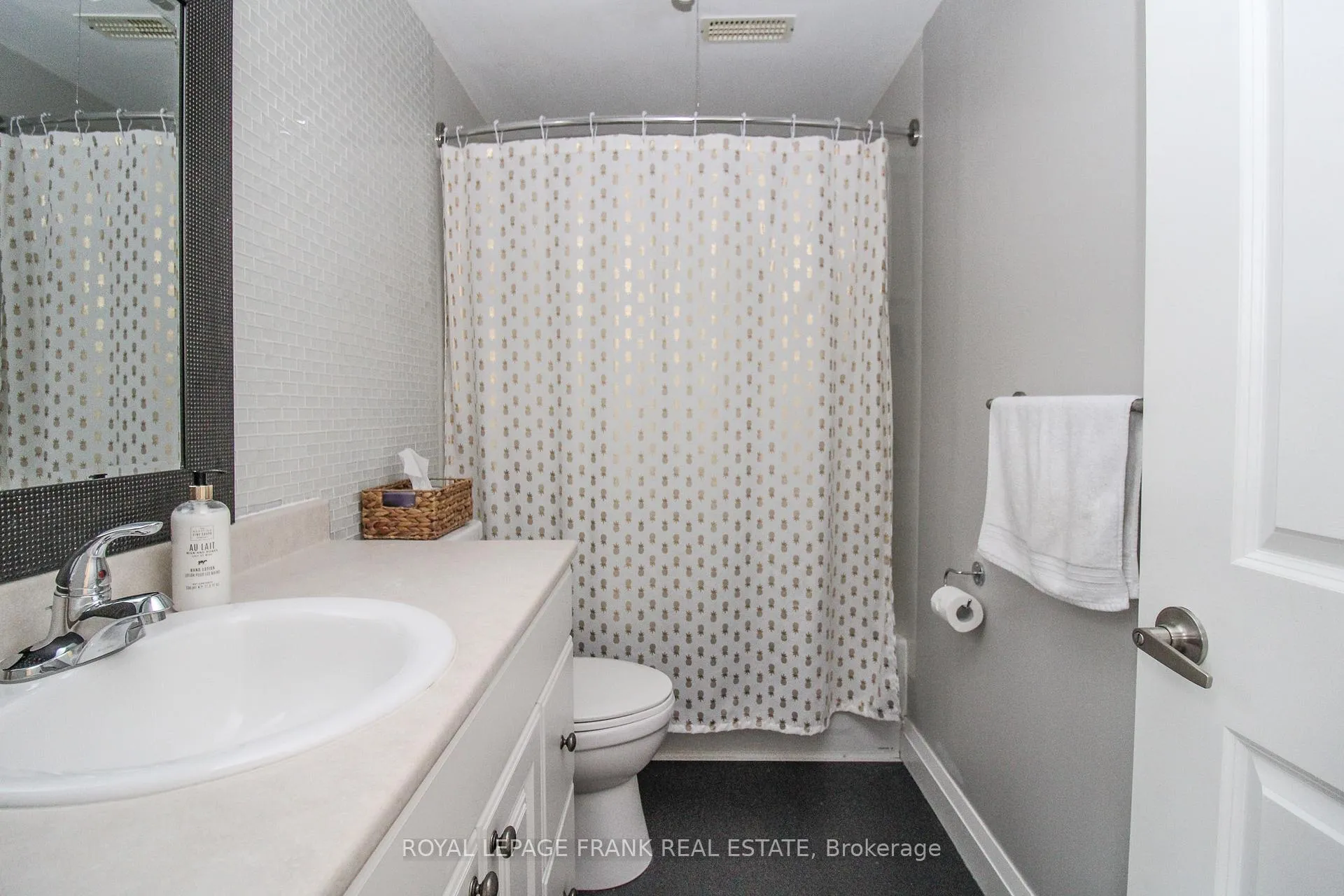 Photo 11 of 185 Milroy (Lower Unit) Drive, Peterborough, Northcrest Ward 5 — HOMEH