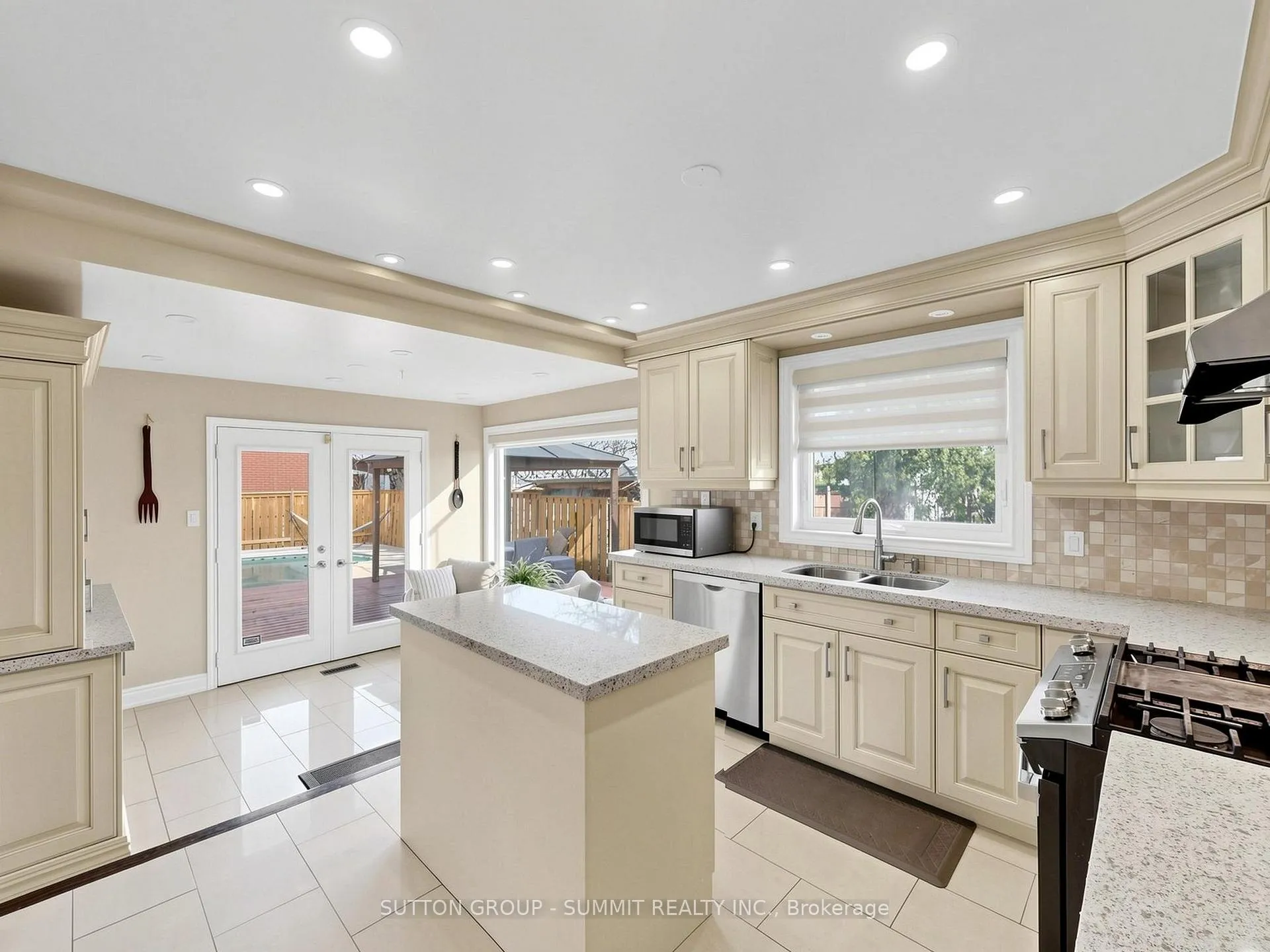 Photo 12 of 3485 Cawthra Road, Mississauga, Applewood — HOMEH