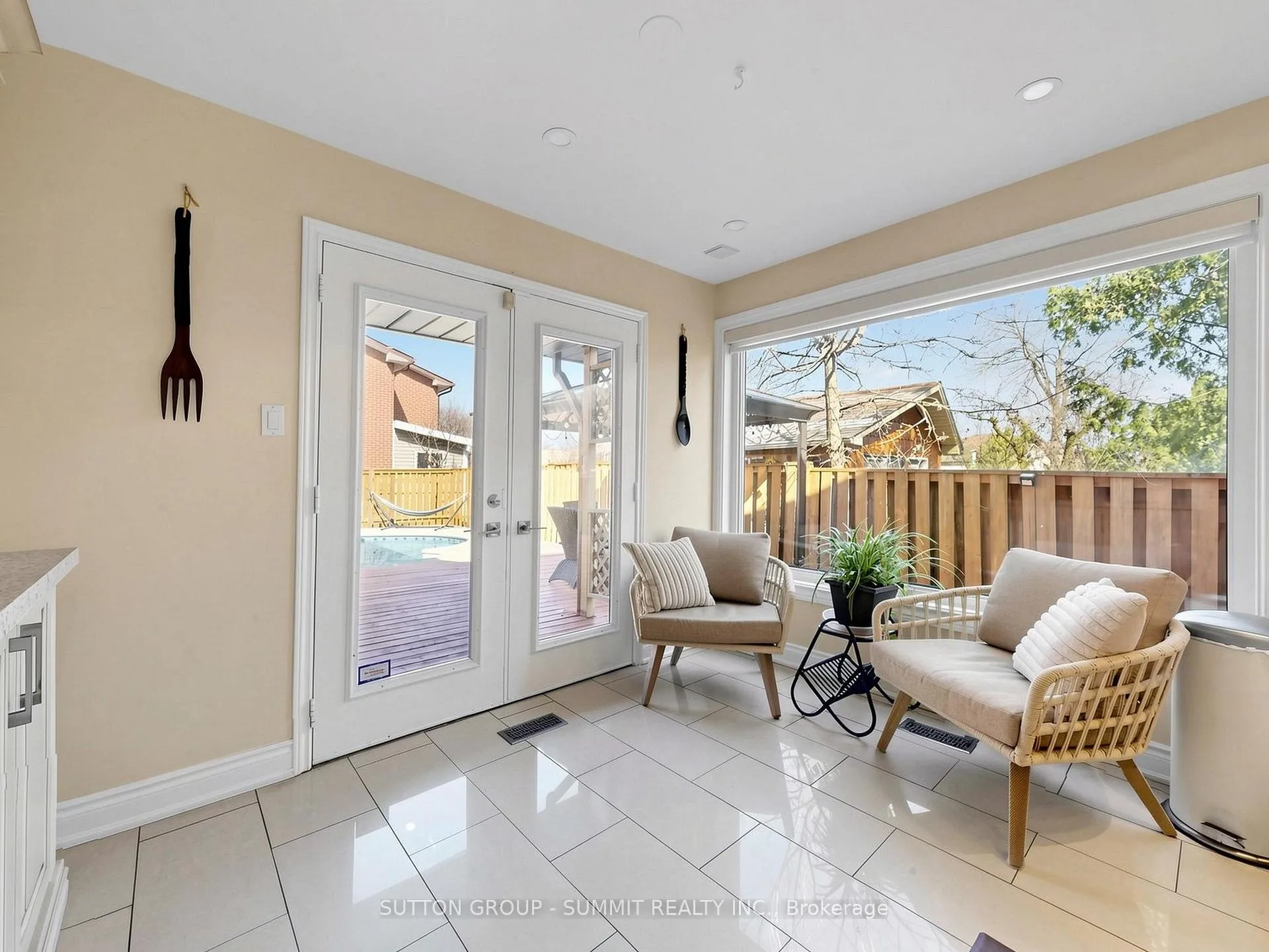 Photo 14 of 3485 Cawthra Road, Mississauga, Applewood — HOMEH