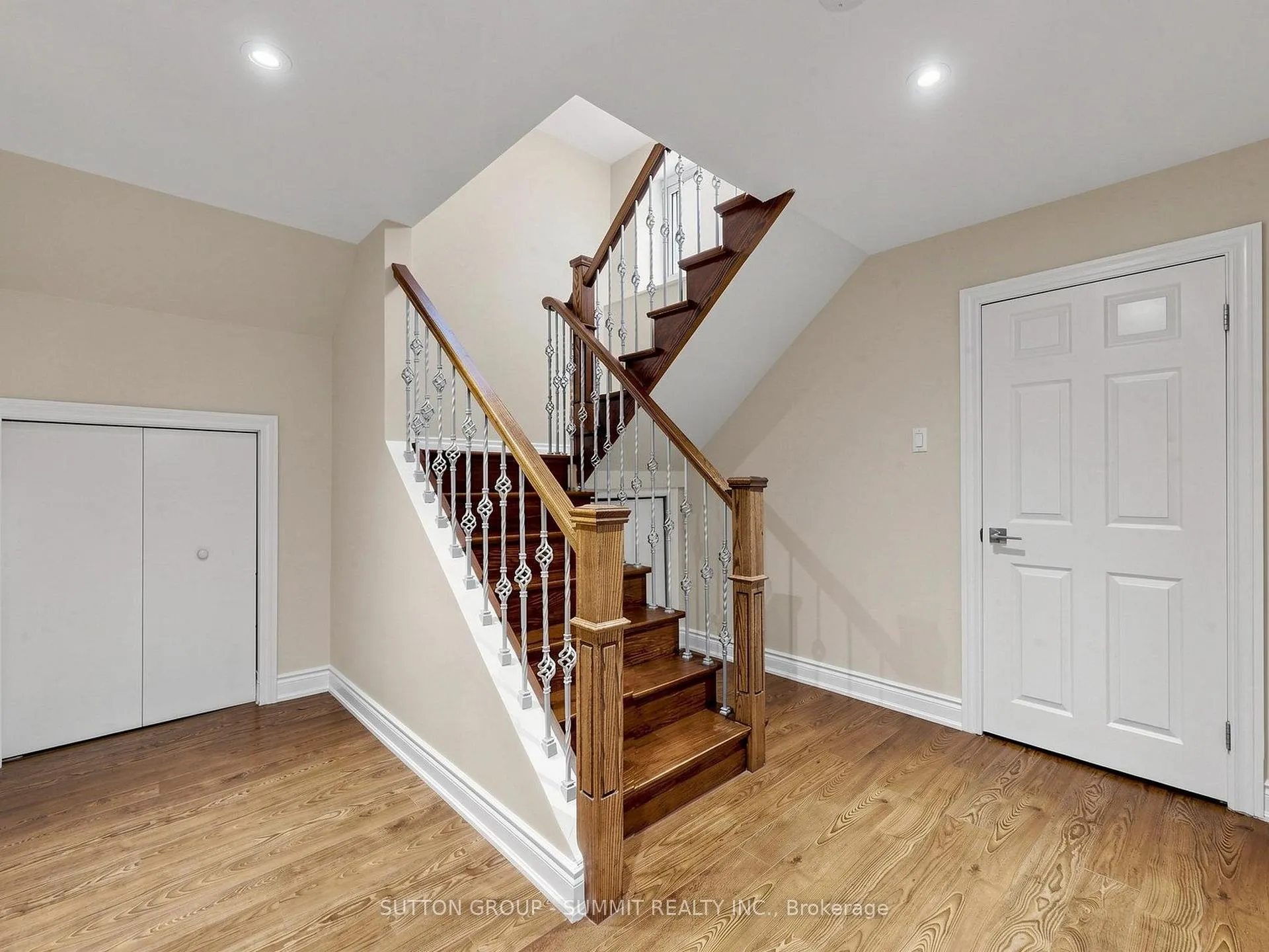 Photo 35 of 3485 Cawthra Road, Mississauga, Applewood — HOMEH
