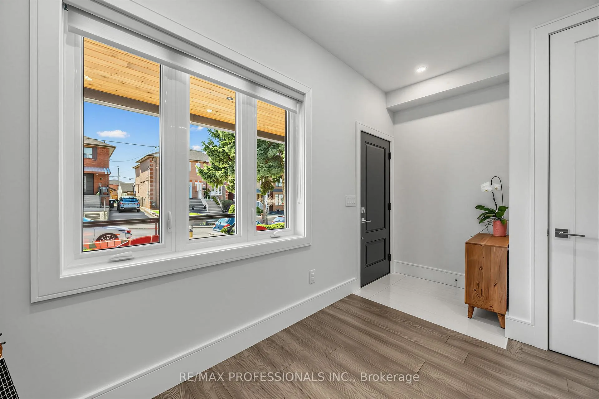 Photo 4 of 215 Gilbert Avenue, Toronto, Caledonia-Fairbank — HOMEH