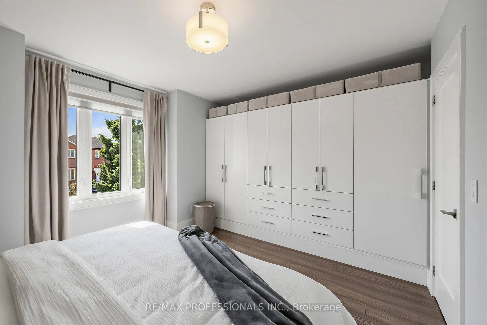 Photo 19 of 215 Gilbert Avenue, Toronto, Caledonia-Fairbank — HOMEH