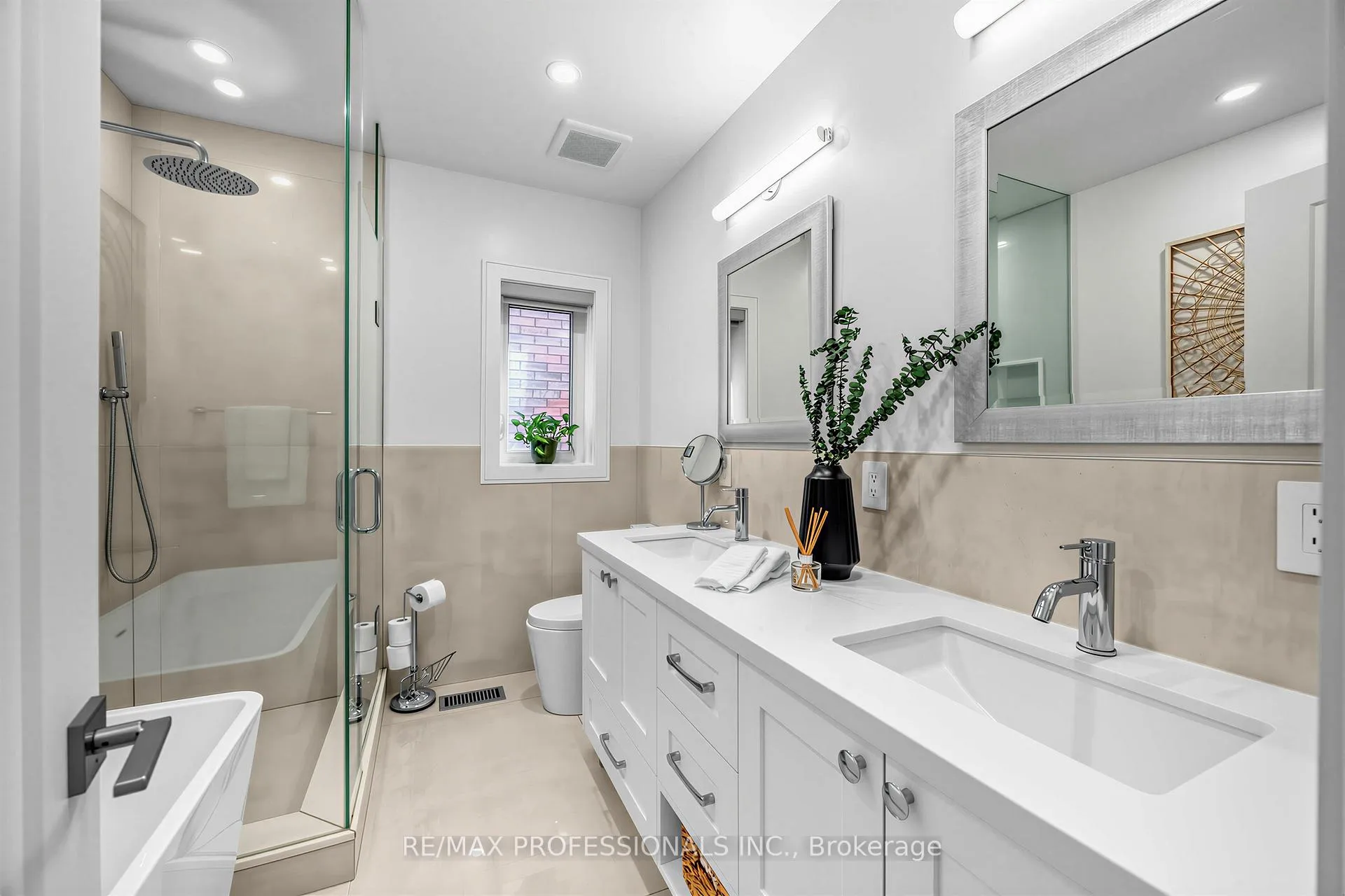 Photo 20 of 215 Gilbert Avenue, Toronto, Caledonia-Fairbank — HOMEH