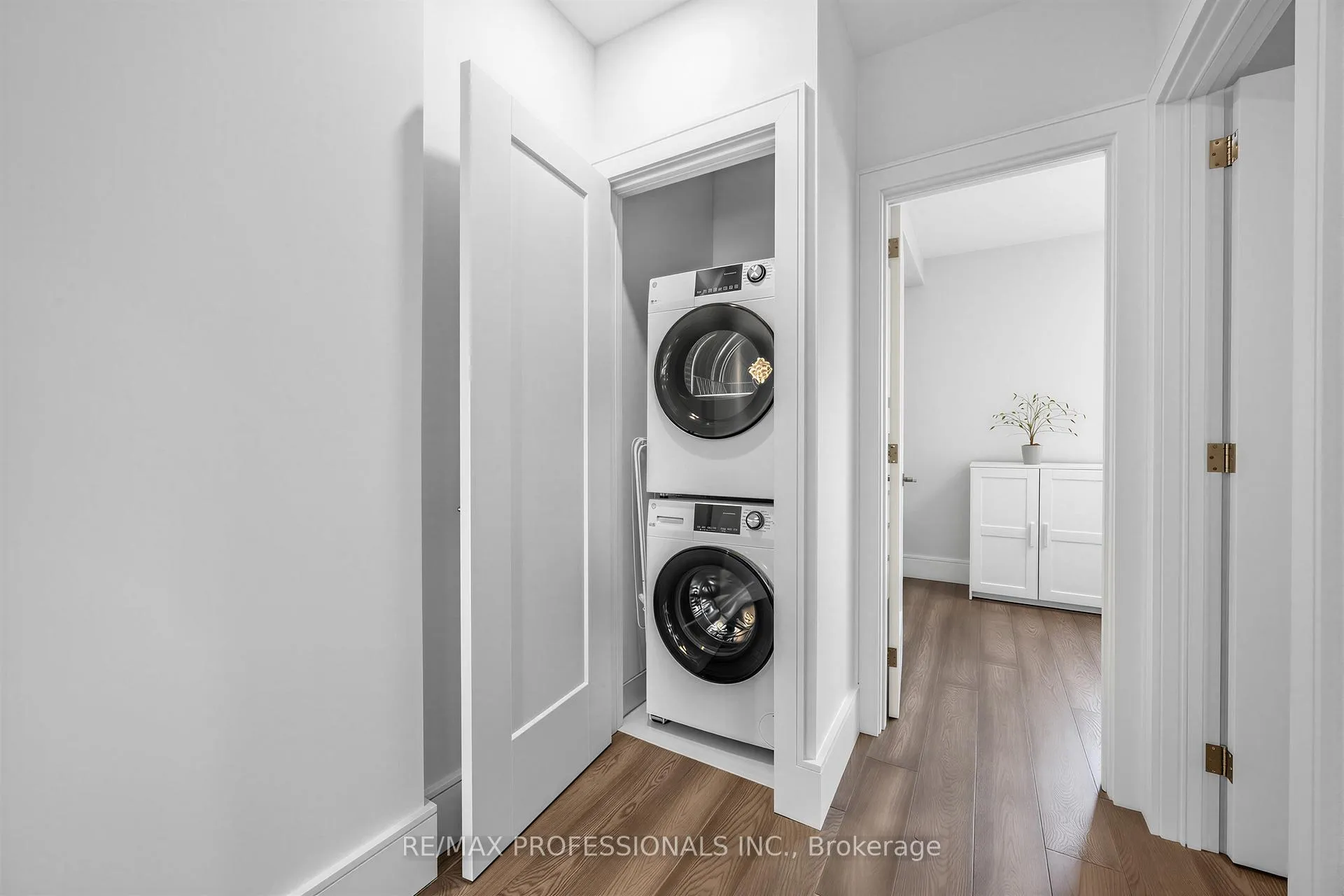 Photo 22 of 215 Gilbert Avenue, Toronto, Caledonia-Fairbank — HOMEH