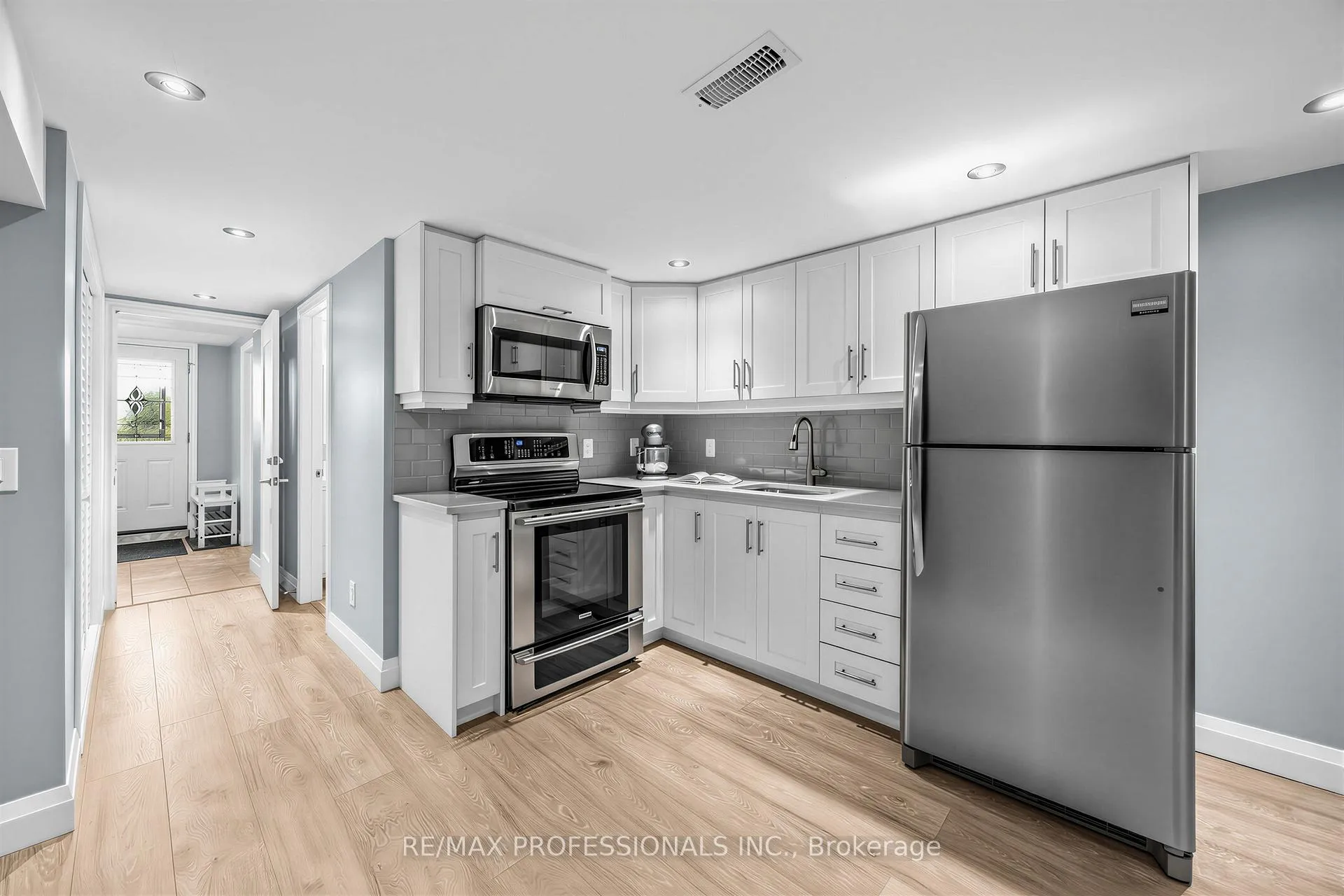 Photo 27 of 215 Gilbert Avenue, Toronto, Caledonia-Fairbank — HOMEH