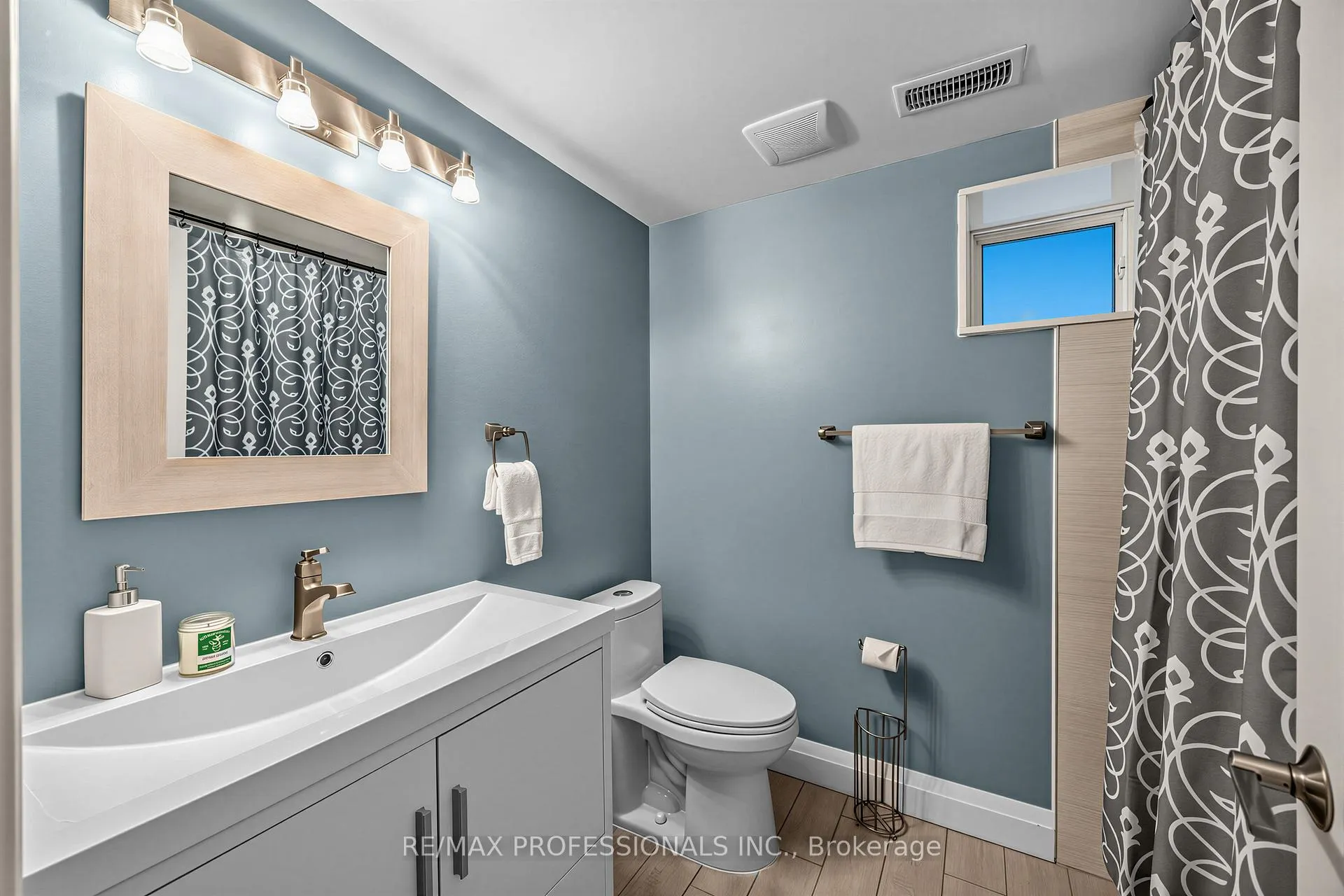 Photo 29 of 215 Gilbert Avenue, Toronto, Caledonia-Fairbank — HOMEH