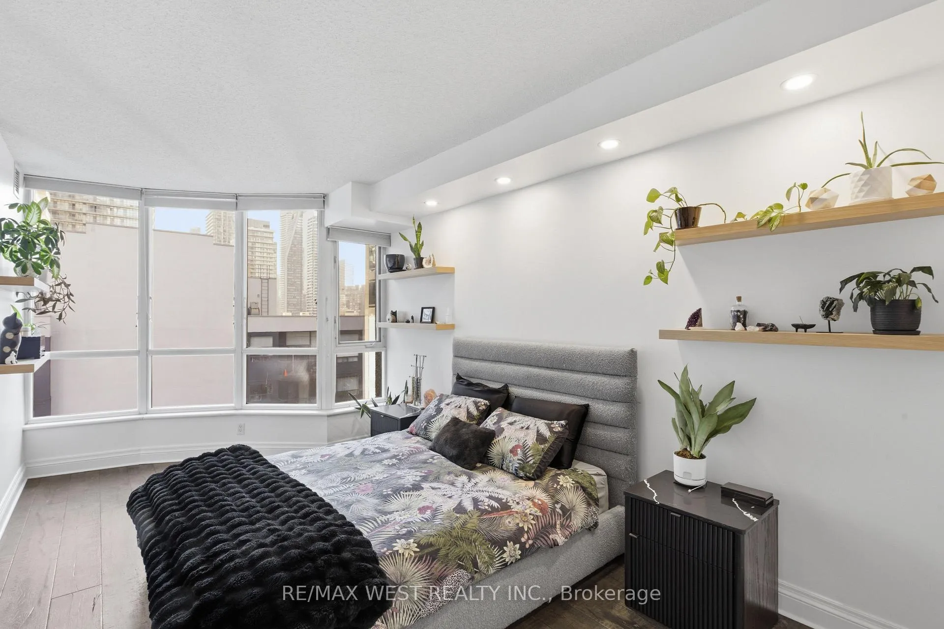 Photo 9 of Unit 1709, 55 Bloor Street E, Toronto, Church-Yonge Corridor — HOMEH
