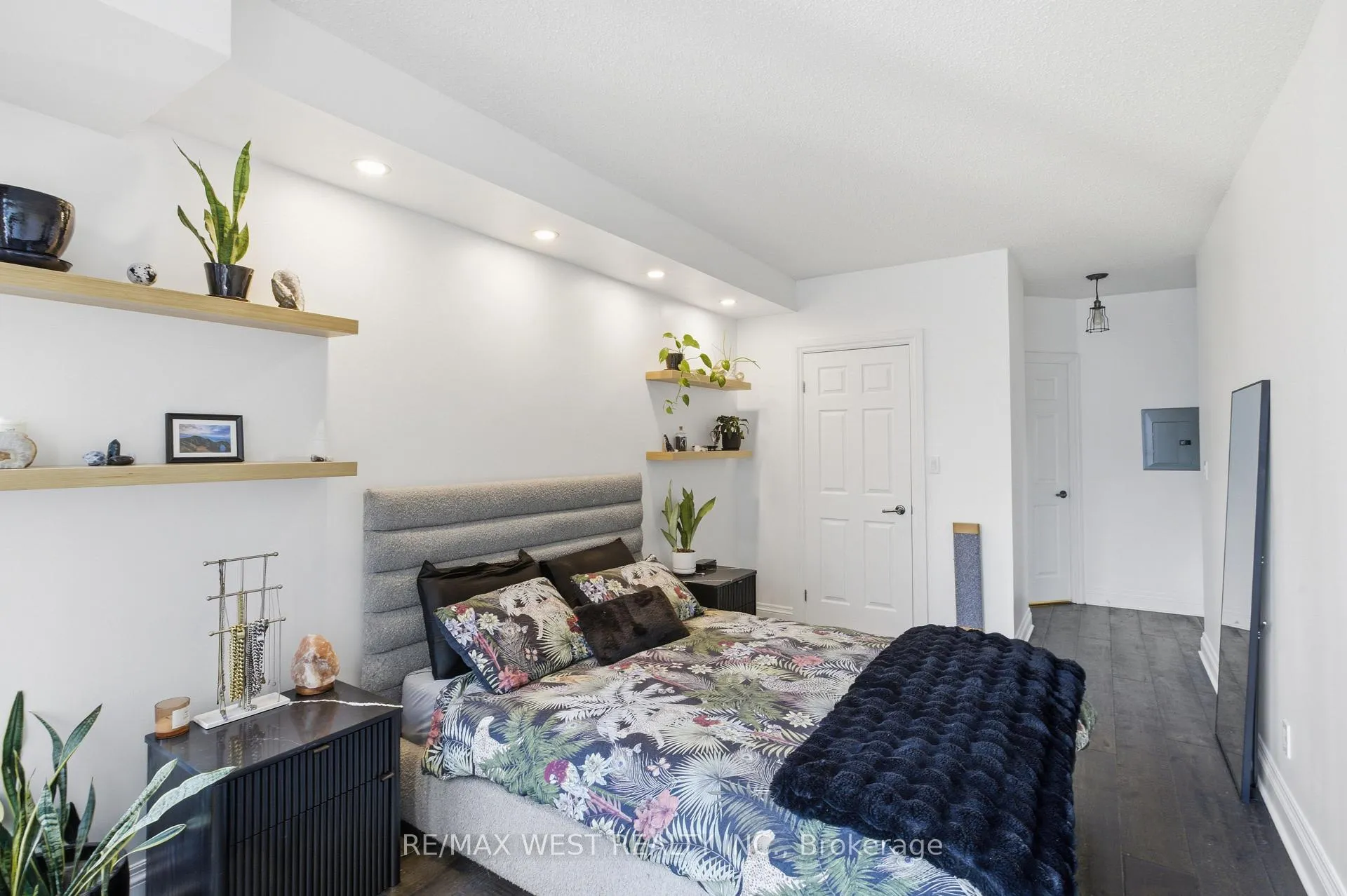 Photo 10 of Unit 1709, 55 Bloor Street E, Toronto, Church-Yonge Corridor — HOMEH
