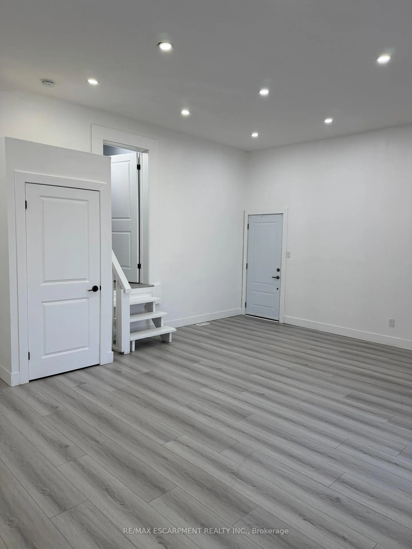 Photo 1 of 161 Kenilworth Avenue N, Hamilton, Crown Point — HOMEH