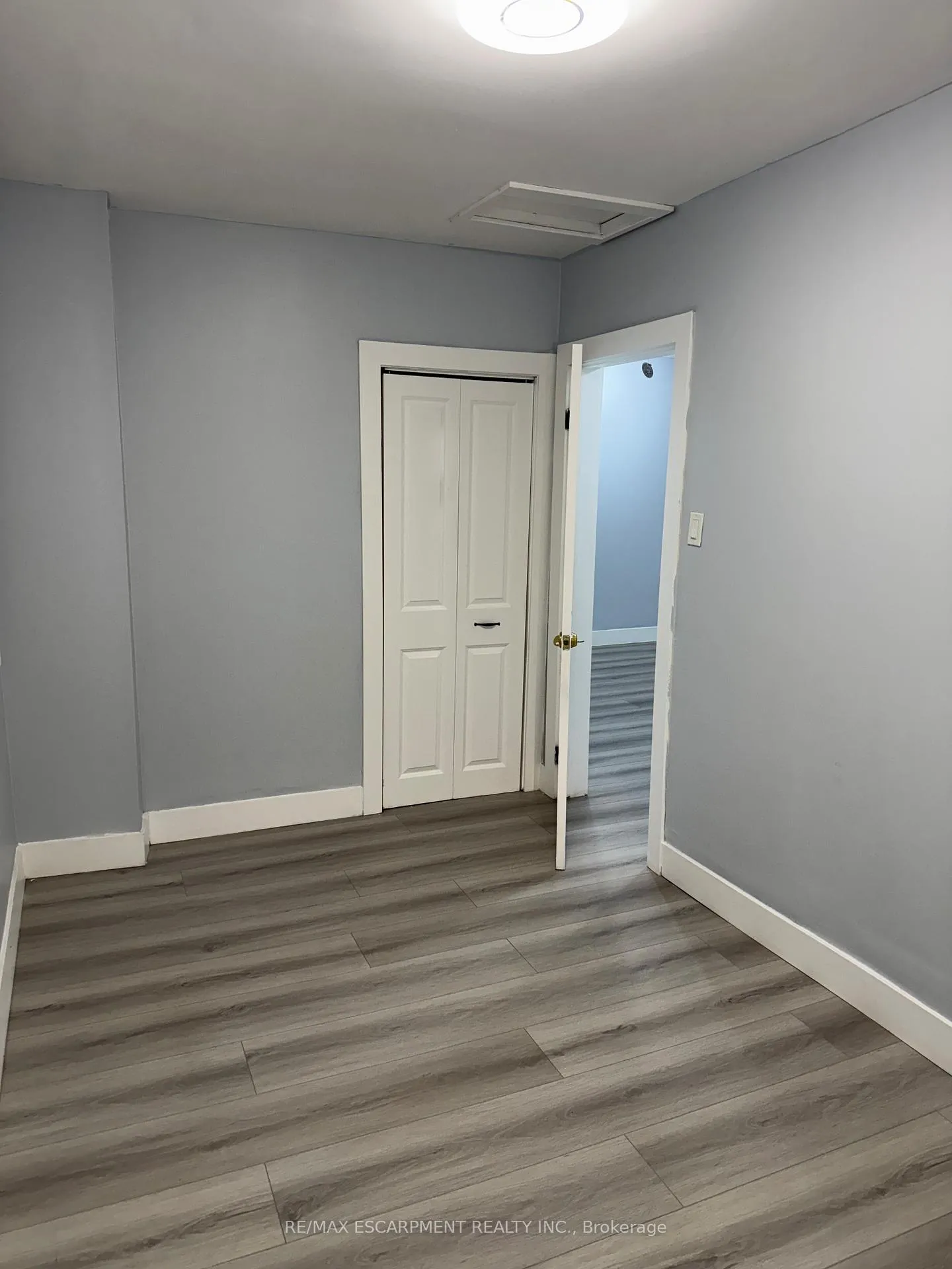 Photo 5 of 161 Kenilworth Avenue N, Hamilton, Crown Point — HOMEH
