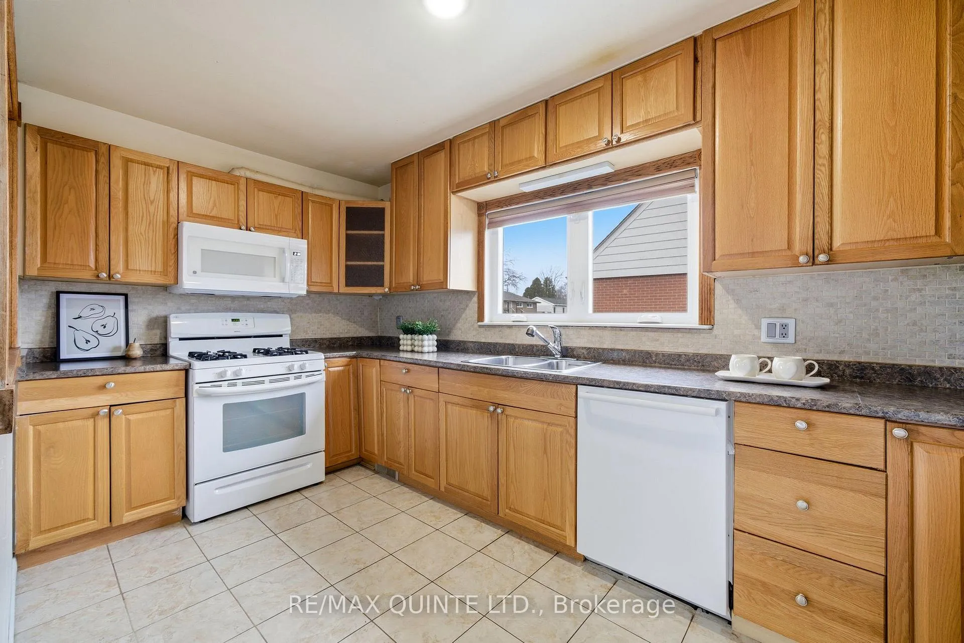 Photo 10 of 59 Fourth Avenue, Quinte West, Trenton Ward — HOMEH