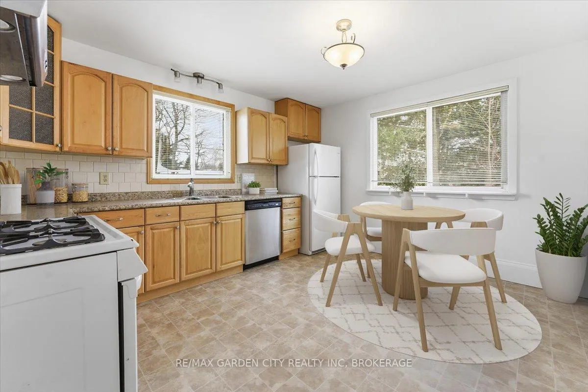 Photo 11 of 26 Chestnut Street, Pelham, Fonthill — HOMEH
