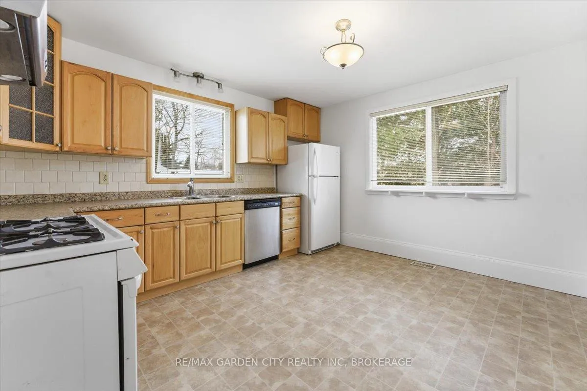 Photo 12 of 26 Chestnut Street, Pelham, Fonthill — HOMEH