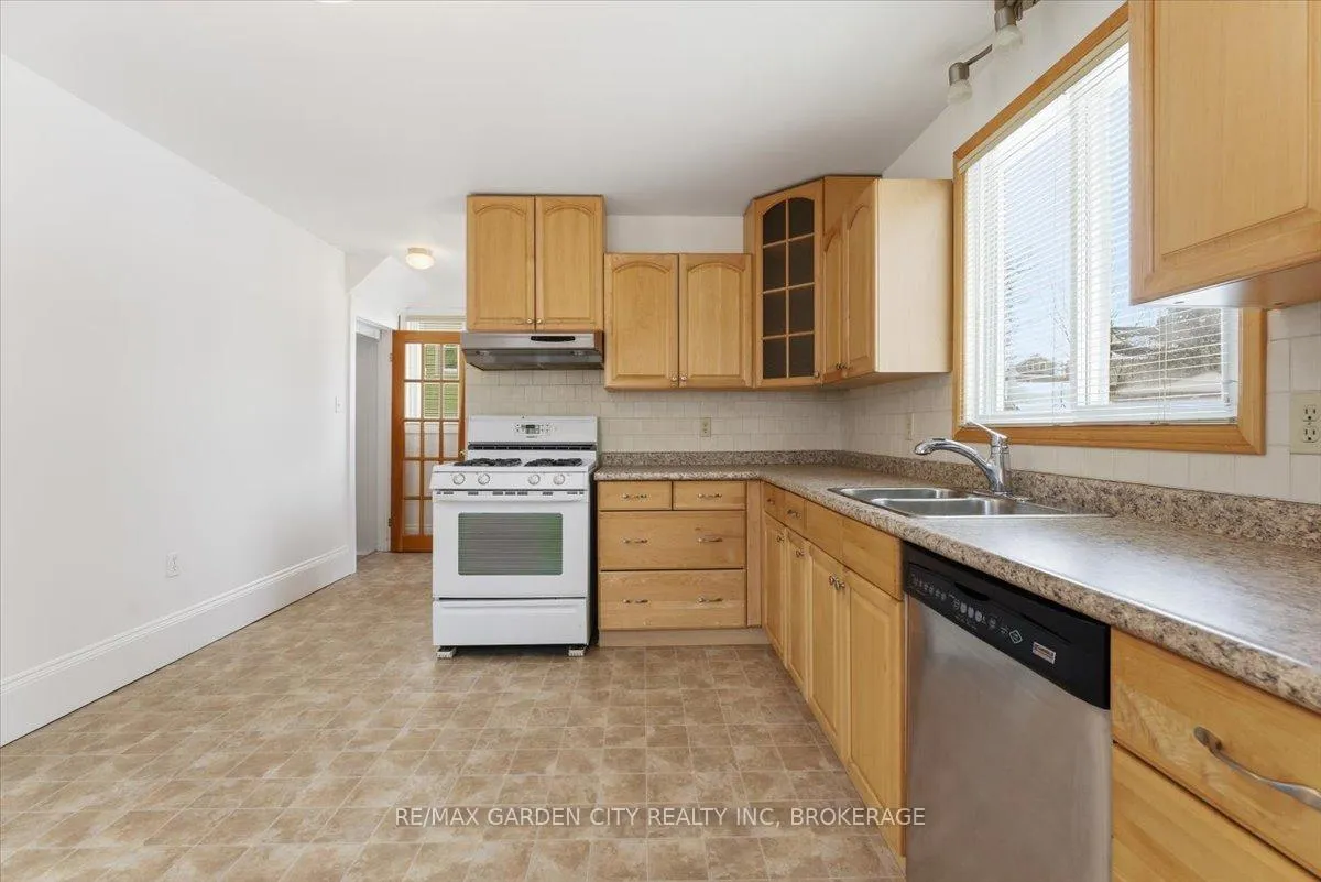 Photo 14 of 26 Chestnut Street, Pelham, Fonthill — HOMEH
