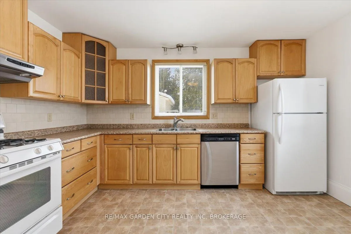 Photo 15 of 26 Chestnut Street, Pelham, Fonthill — HOMEH