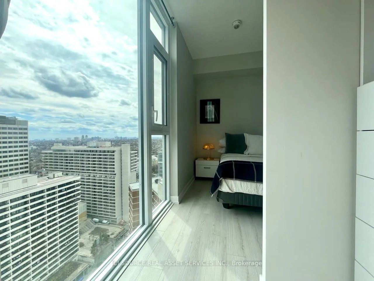 Photo 12 of Unit 2206, 33 Helendale Avenue, Toronto, Yonge-Eglinton — HOMEH