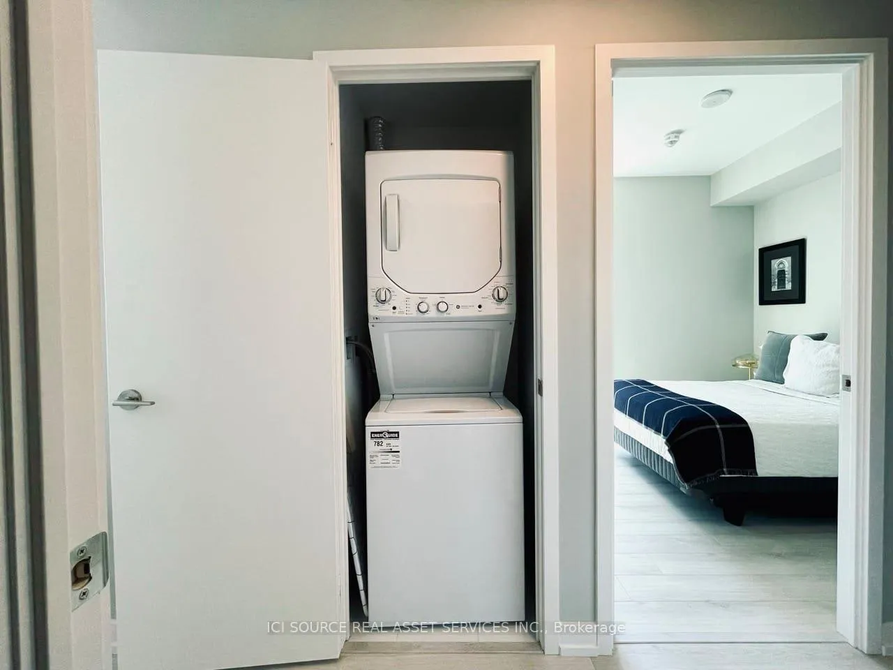 Photo 13 of Unit 2206, 33 Helendale Avenue, Toronto, Yonge-Eglinton — HOMEH