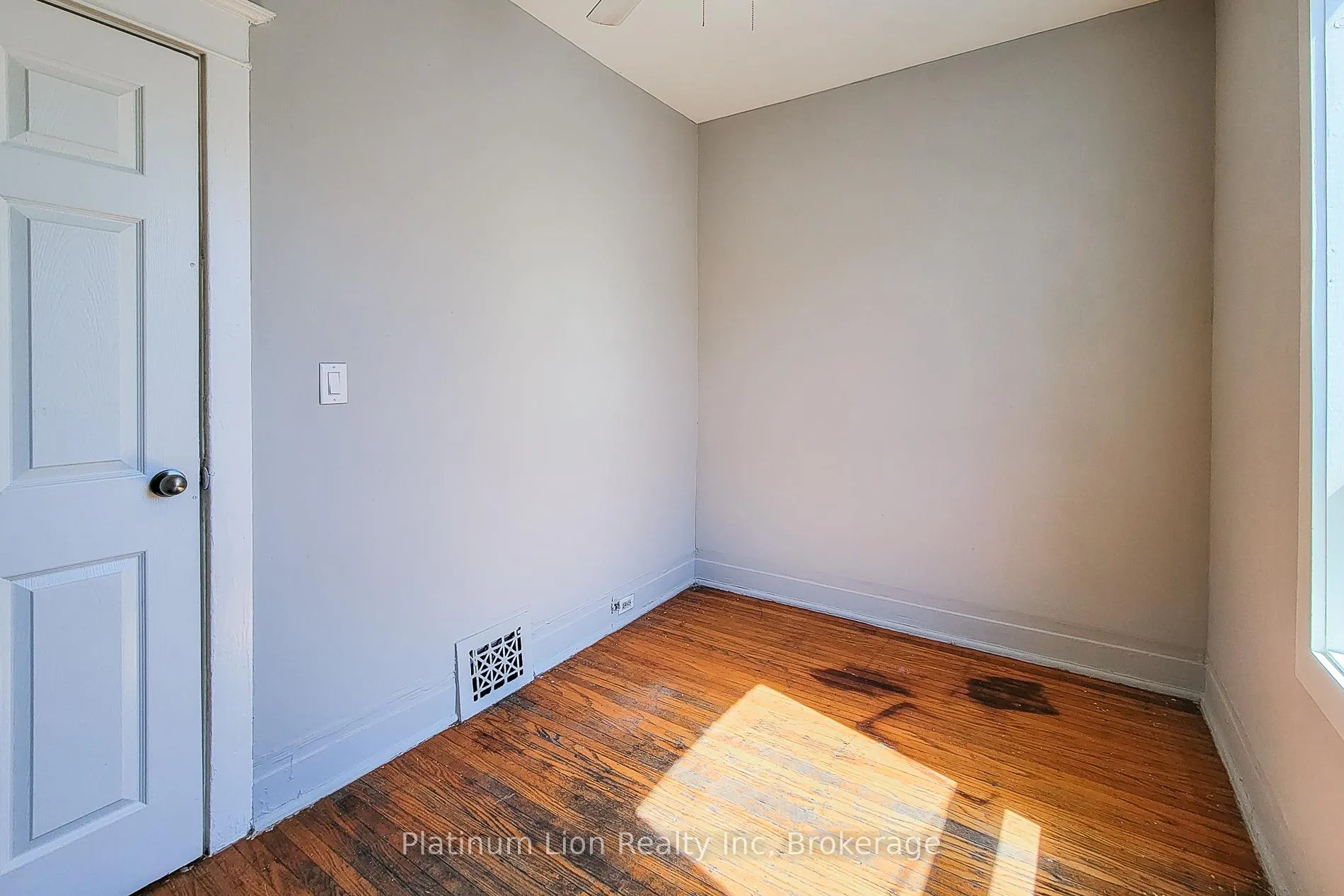 Photo 15 of Unit UPPER, 254 Emerald Street N, Hamilton, Stinson — HOMEH