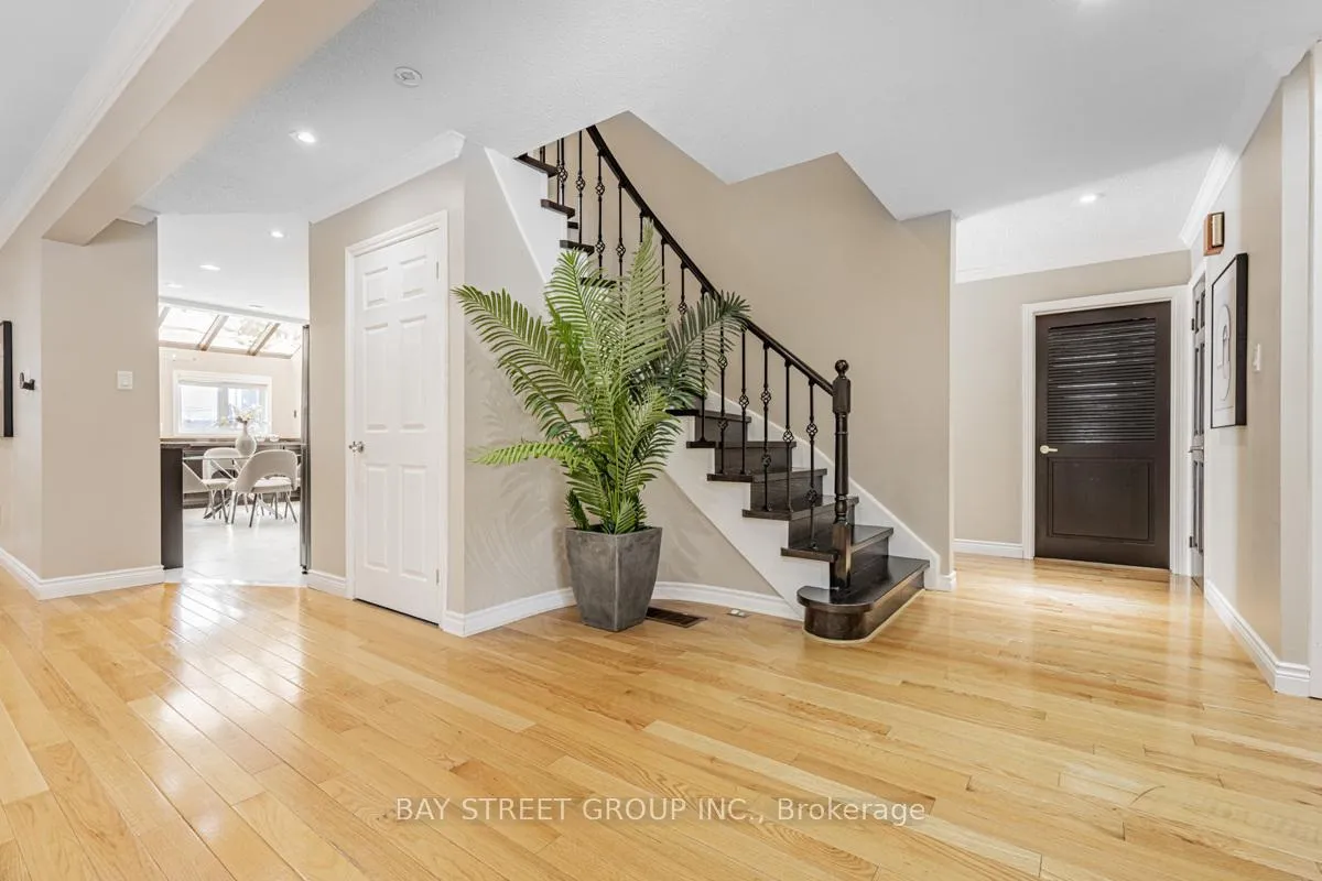 Photo 4 of 220 Larkin Avenue, Markham, Markham Village — HOMEH