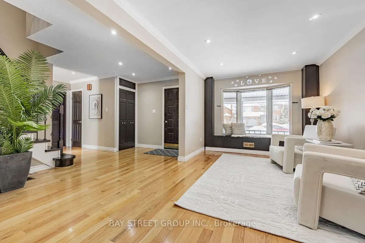 Photo 5 of 220 Larkin Avenue, Markham, Markham Village — HOMEH