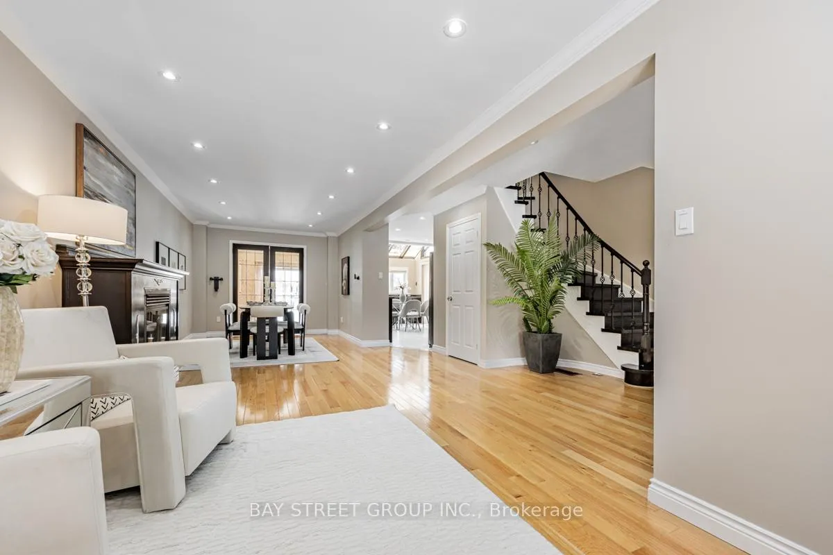 Photo 7 of 220 Larkin Avenue, Markham, Markham Village — HOMEH