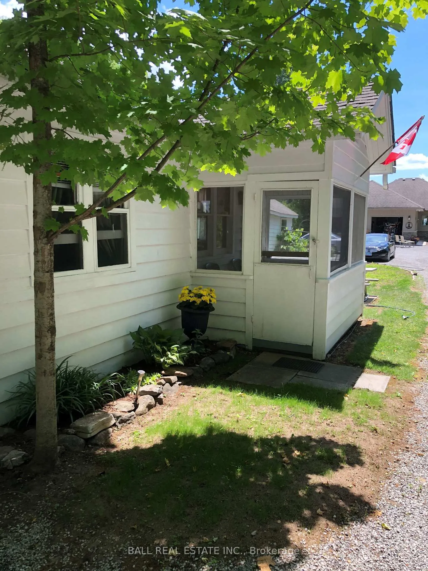 Photo 10 of 293 Riverside Drive, Kawartha Lakes, Bobcaygeon — HOMEH
