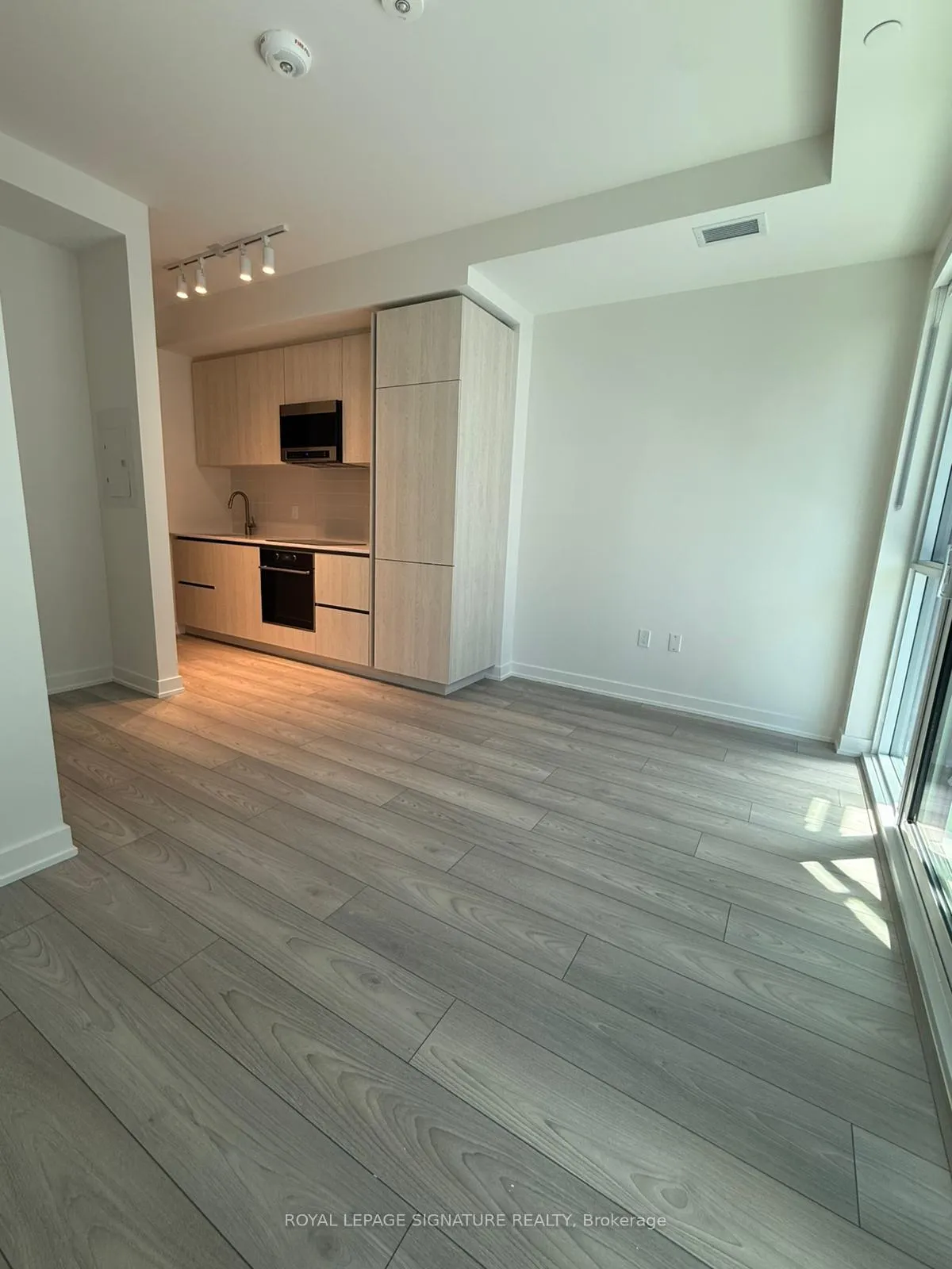 Photo 1 of Unit 707, 110 Broadway Avenue, Toronto, Mount Pleasant West — HOMEH