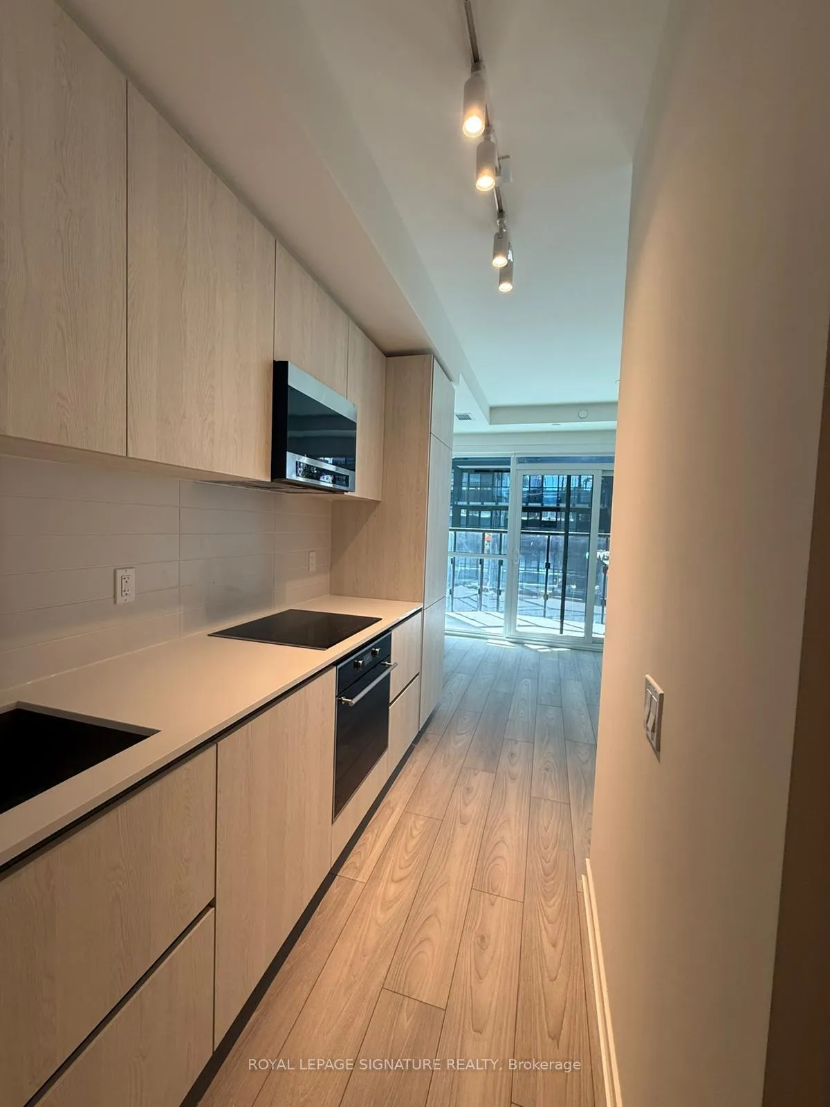 Photo 3 of Unit 707, 110 Broadway Avenue, Toronto, Mount Pleasant West — HOMEH