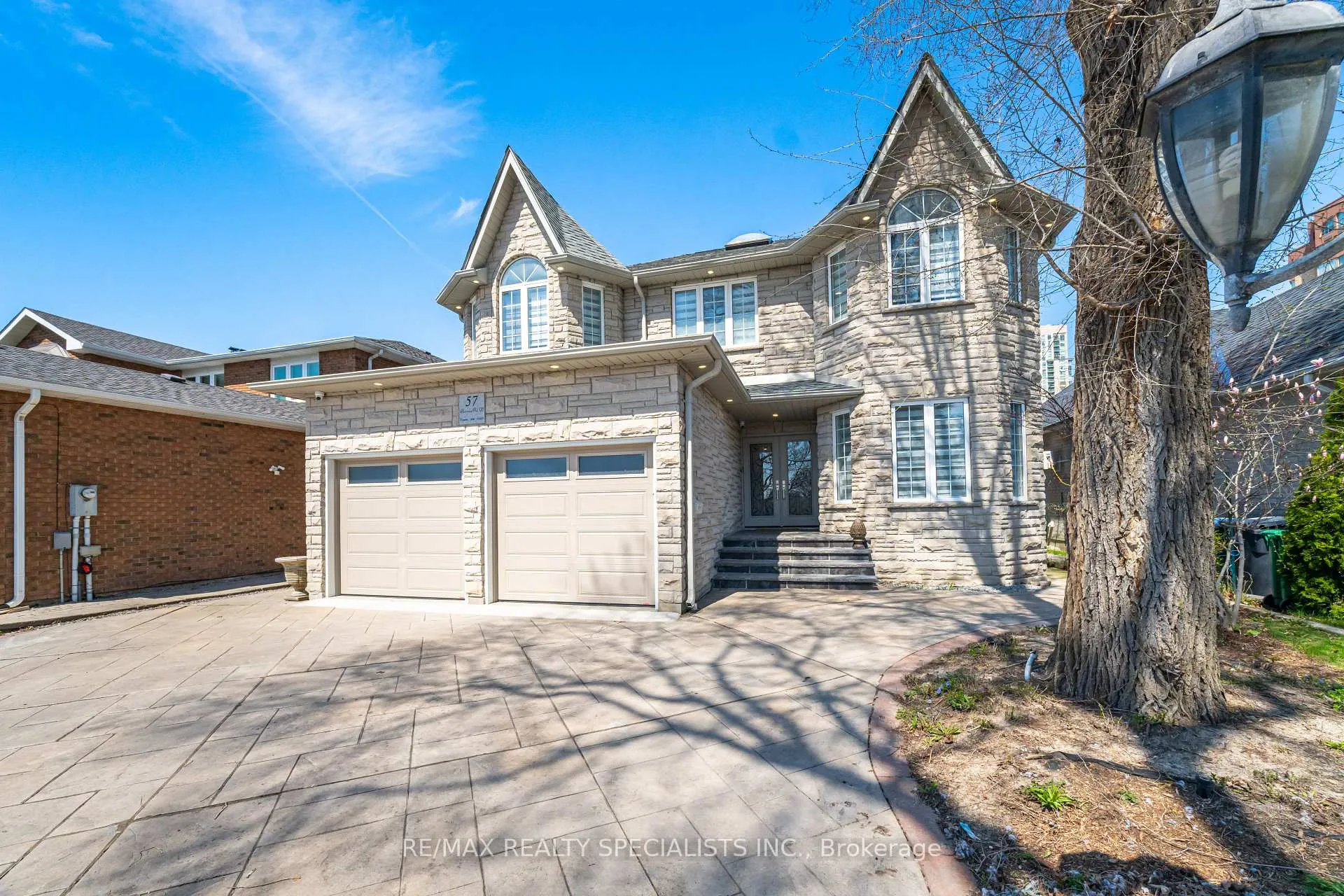 Photo 2 of 57 Fairview Road W, Mississauga, Fairview — HOMEH
