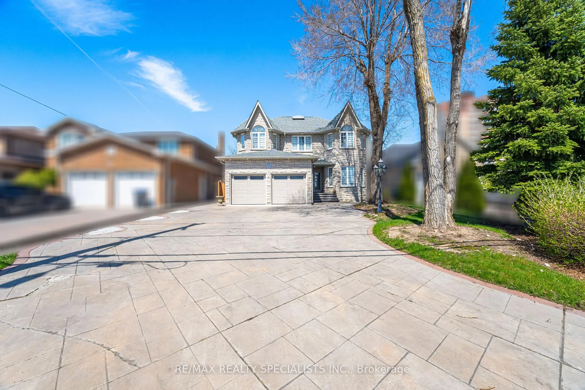 Photo 3 of 57 Fairview Road W, Mississauga, Fairview — HOMEH