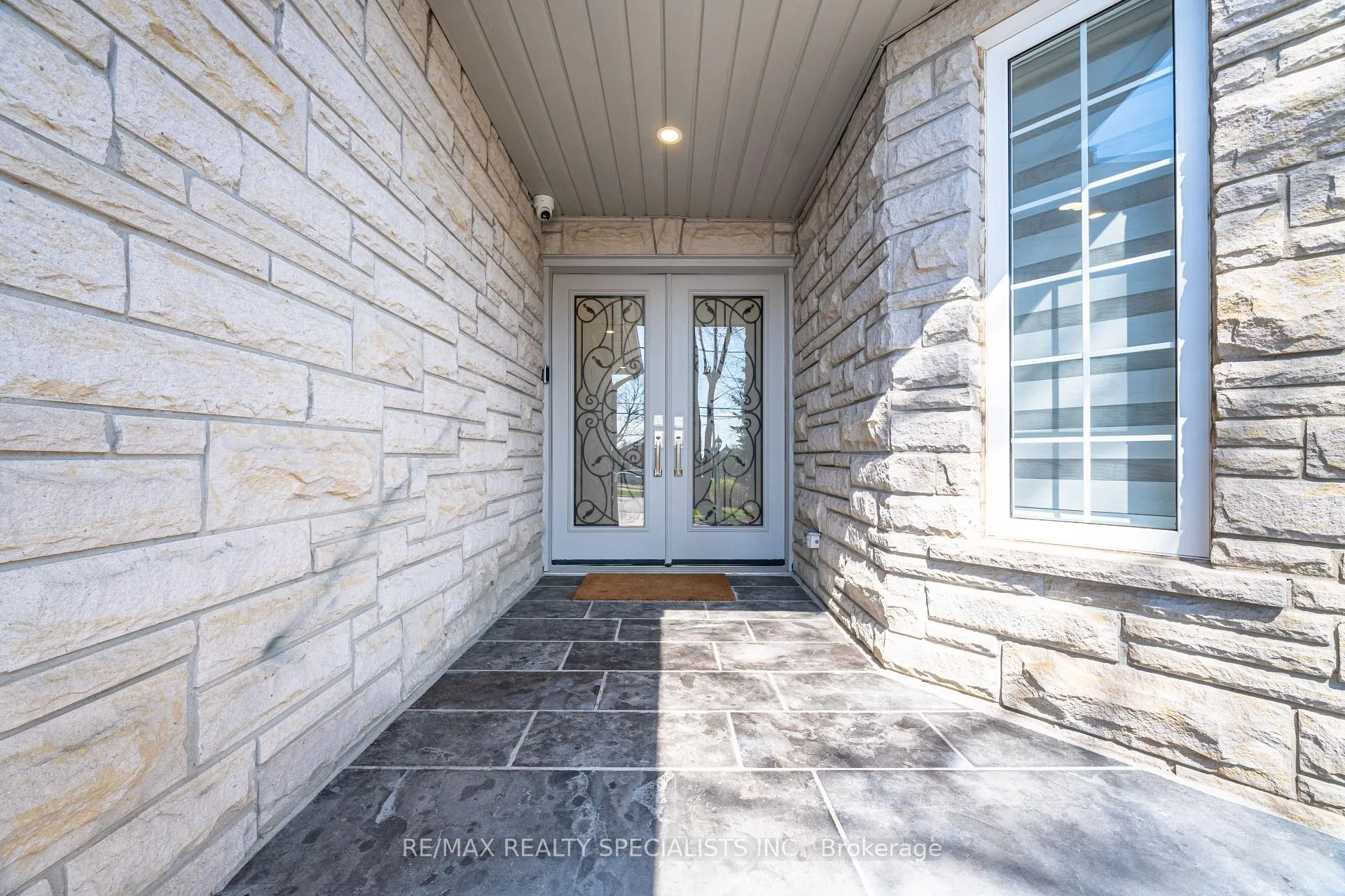 Photo 4 of 57 Fairview Road W, Mississauga, Fairview — HOMEH