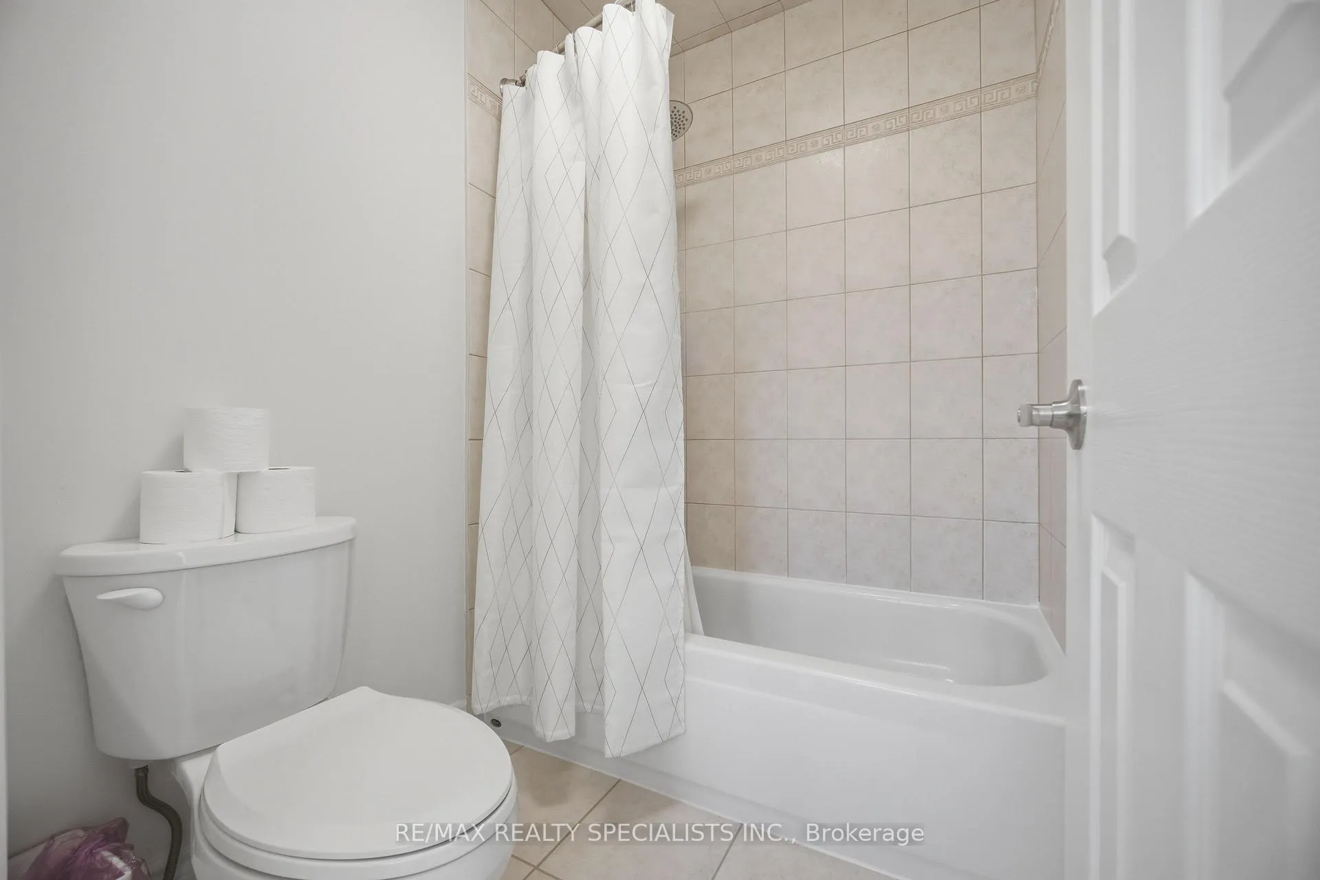 Photo 32 of 57 Fairview Road W, Mississauga, Fairview — HOMEH
