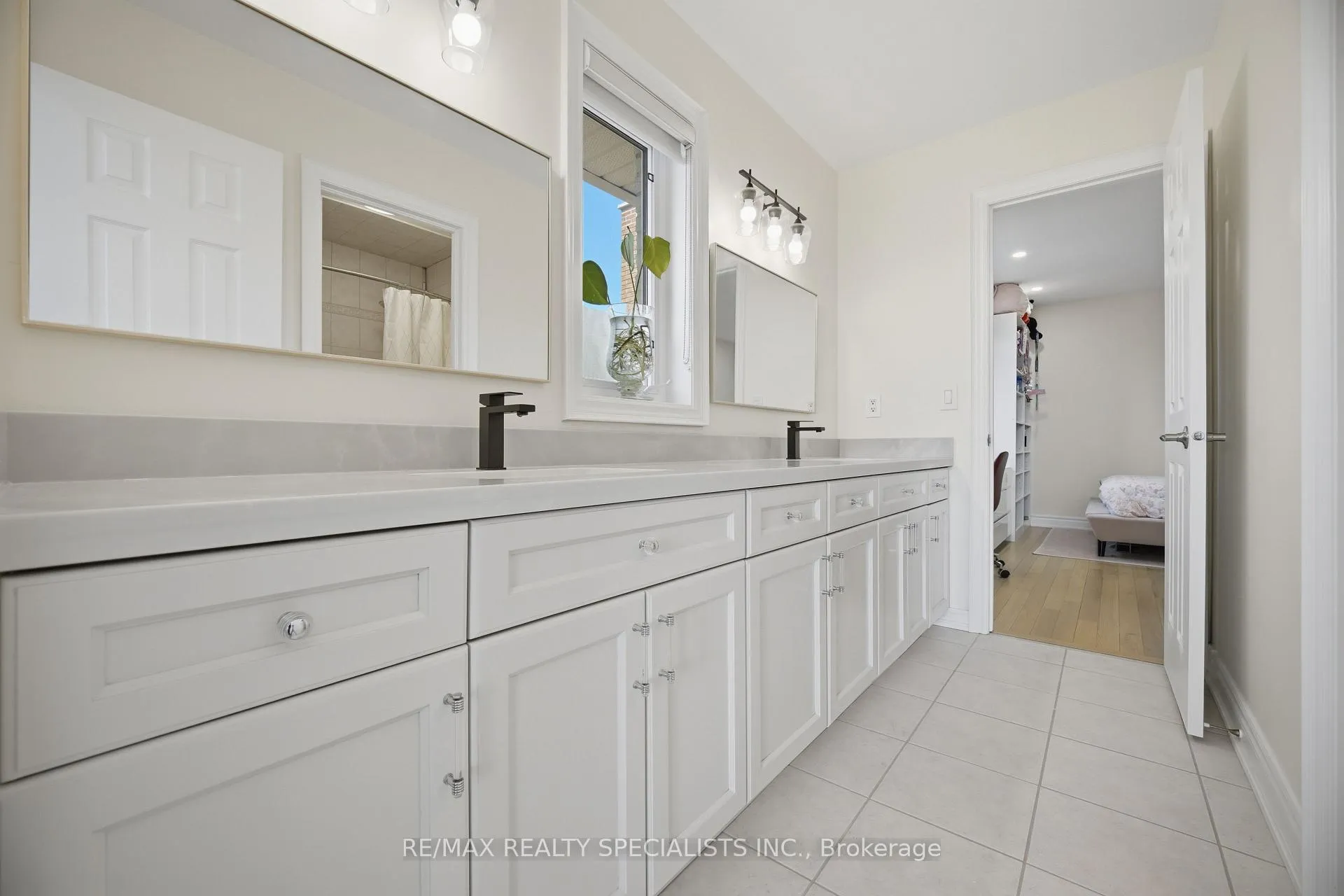 Photo 33 of 57 Fairview Road W, Mississauga, Fairview — HOMEH