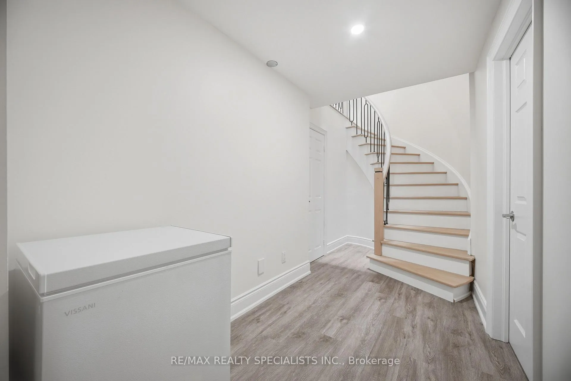 Photo 35 of 57 Fairview Road W, Mississauga, Fairview — HOMEH