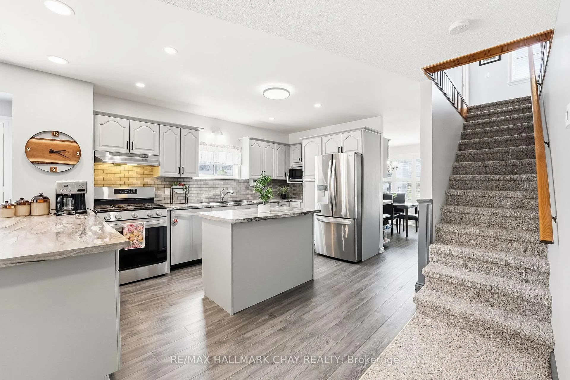 Photo 5 of 24 Cedar Dale Drive, Kawartha Lakes, Bexley — HOMEH