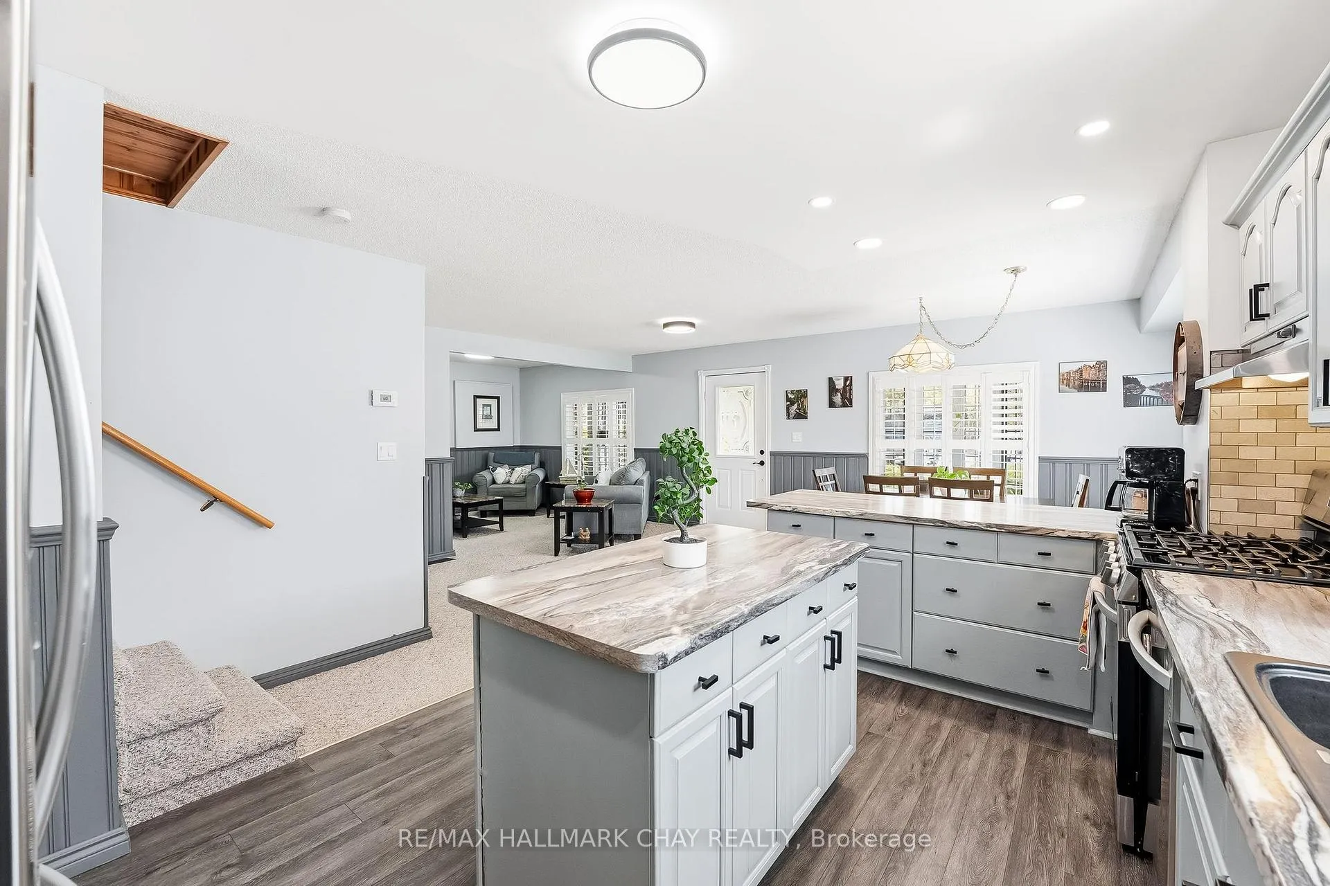 Photo 10 of 24 Cedar Dale Drive, Kawartha Lakes, Bexley — HOMEH