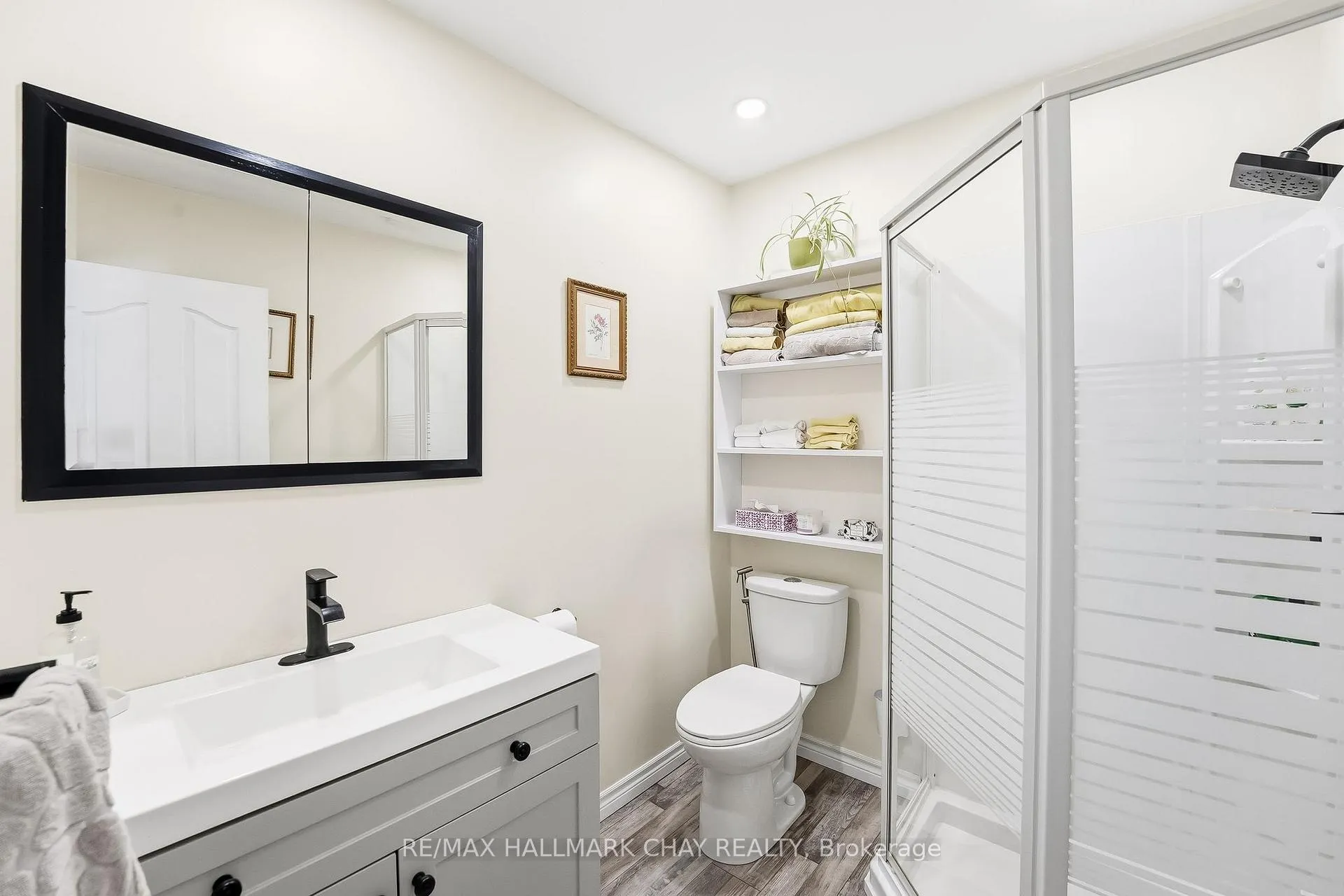 Photo 15 of 24 Cedar Dale Drive, Kawartha Lakes, Bexley — HOMEH
