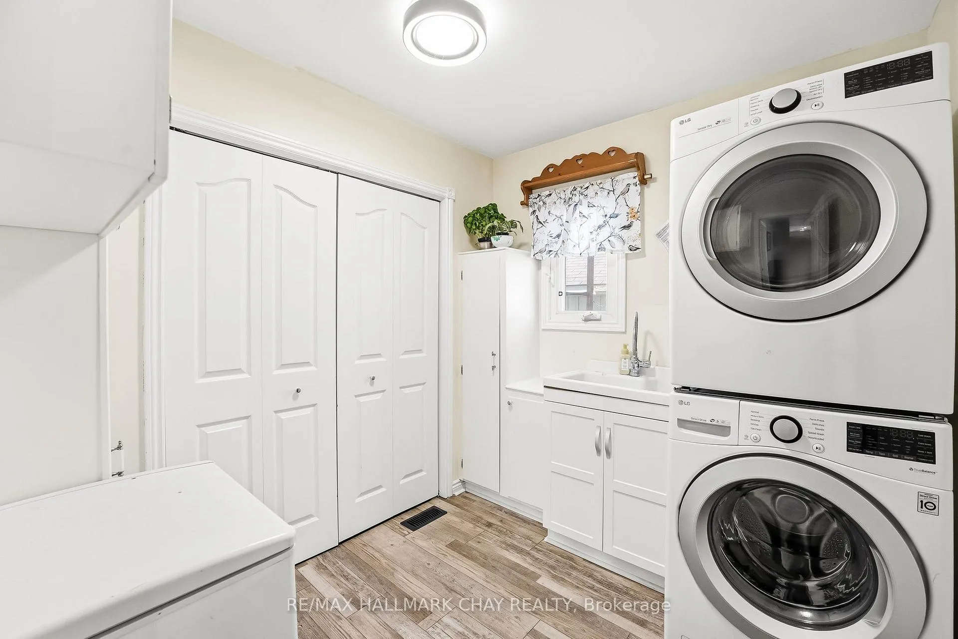 Photo 16 of 24 Cedar Dale Drive, Kawartha Lakes, Bexley — HOMEH