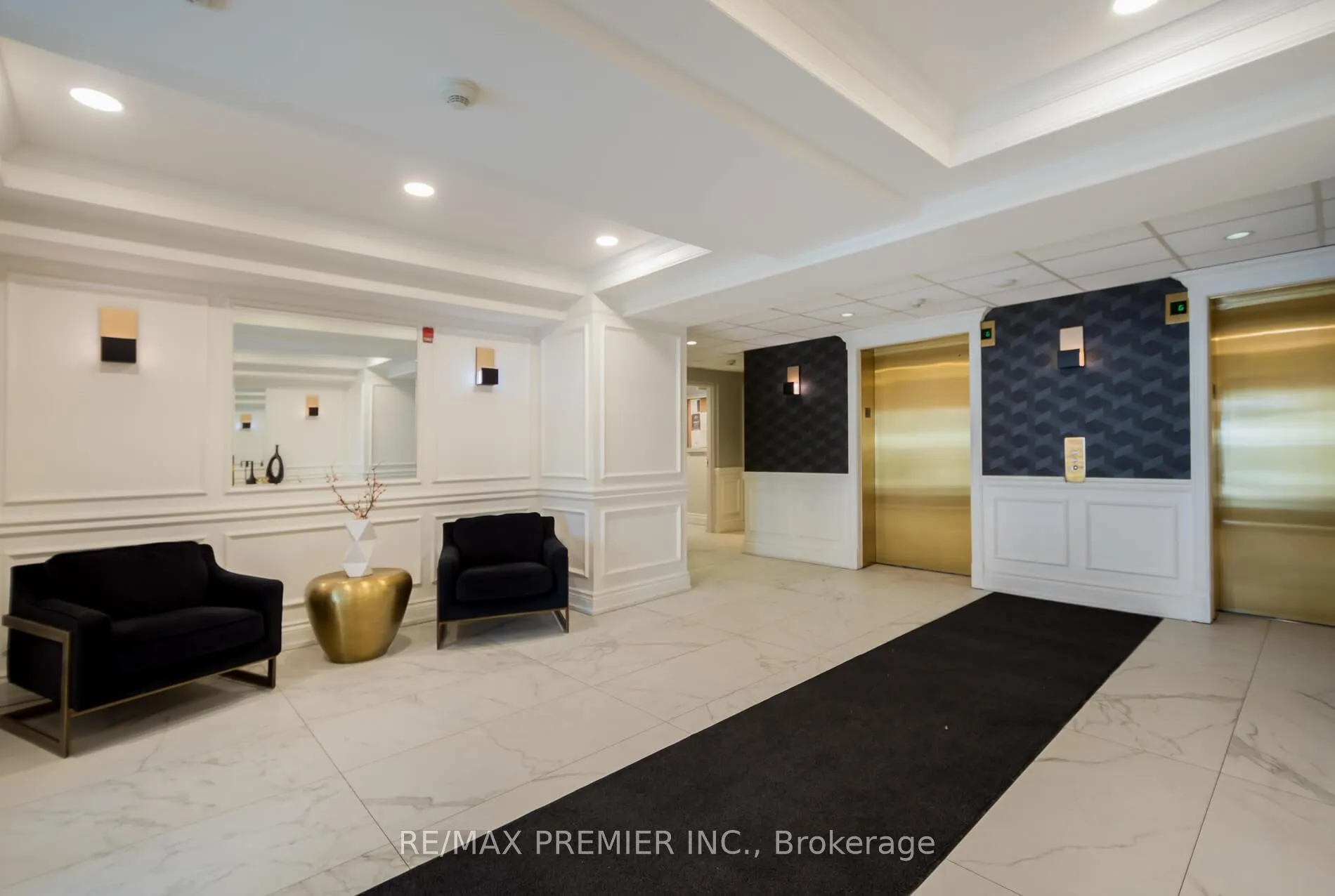 Photo 3 of Unit 206, 4620 Highway 7, Vaughan, East Woodbridge — HOMEH