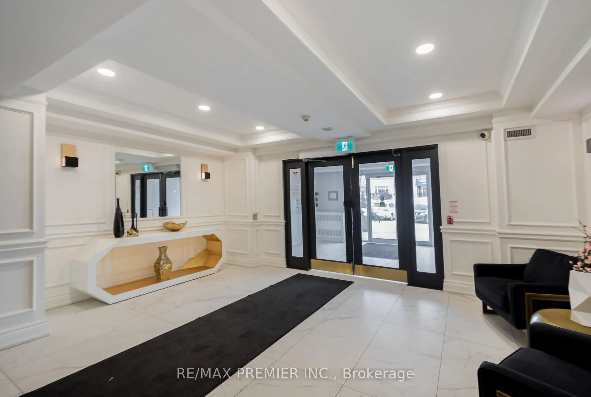Photo 4 of Unit 206, 4620 Highway 7, Vaughan, East Woodbridge — HOMEH
