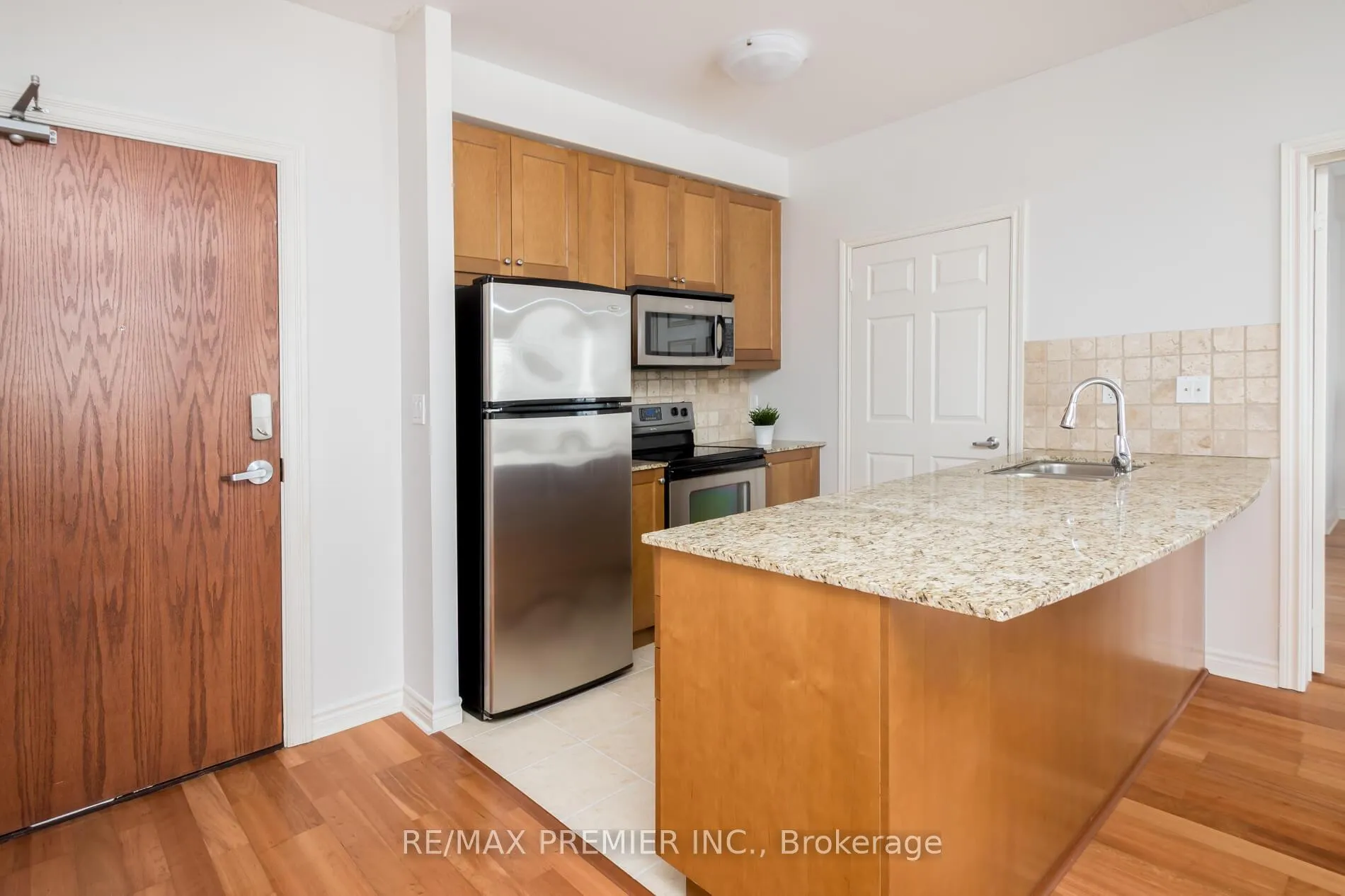 Photo 6 of Unit 206, 4620 Highway 7, Vaughan, East Woodbridge — HOMEH