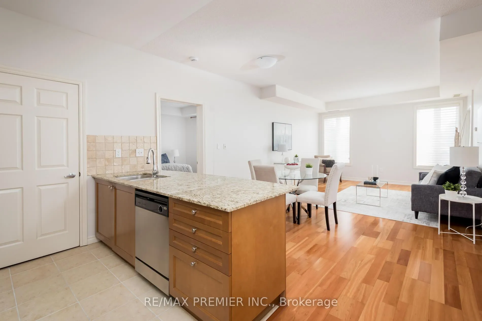 Photo 8 of Unit 206, 4620 Highway 7, Vaughan, East Woodbridge — HOMEH