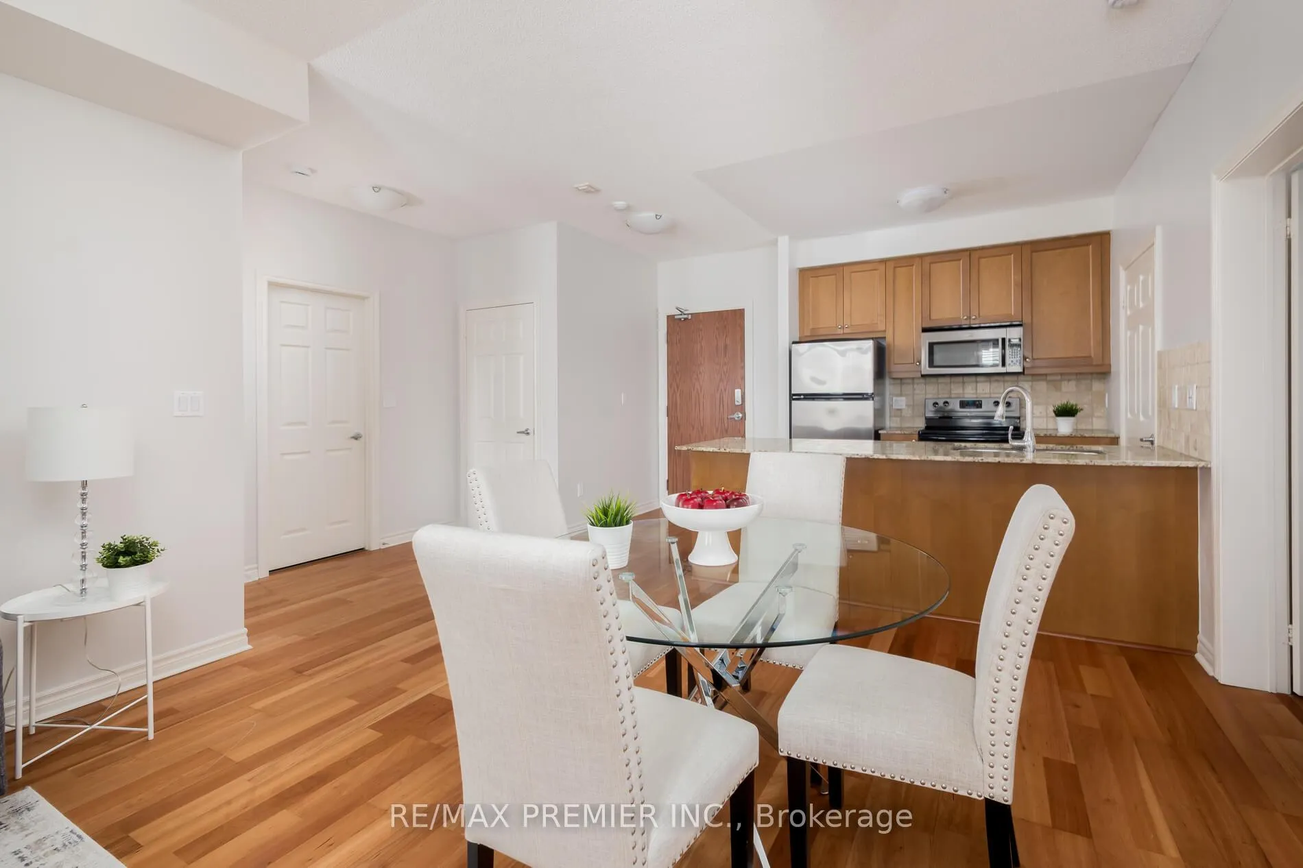 Photo 10 of Unit 206, 4620 Highway 7, Vaughan, East Woodbridge — HOMEH