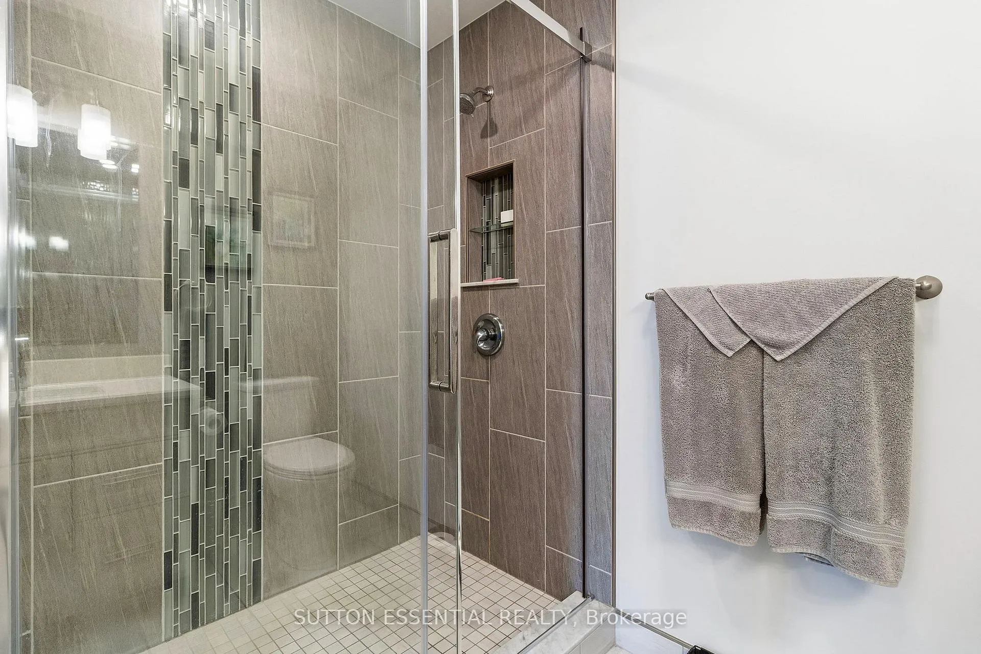 Photo 37 of 45B Centre Street, Brockville — HOMEH