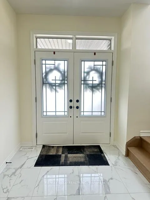 Photo 3 of 75 Arnold Circle, Brampton, Northwest Brampton — HOMEH
