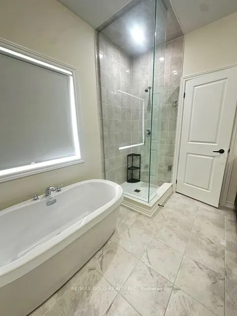 Photo 11 of 75 Arnold Circle, Brampton, Northwest Brampton — HOMEH