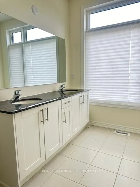 Photo 16 of 75 Arnold Circle, Brampton, Northwest Brampton — HOMEH