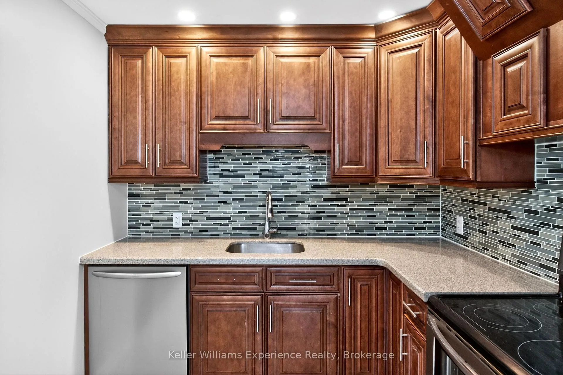 Photo 12 of Unit 2, 295 Bay Street, Midland — HOMEH